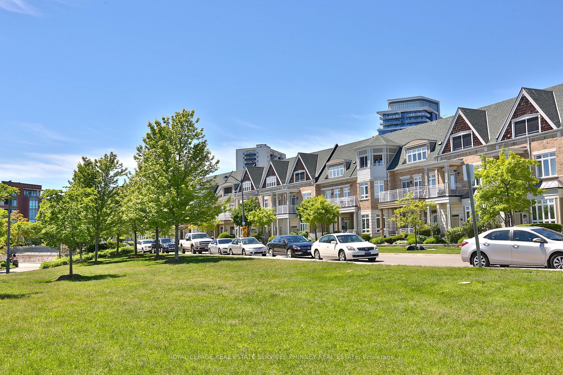 165 Lakeshore Rd E, #11