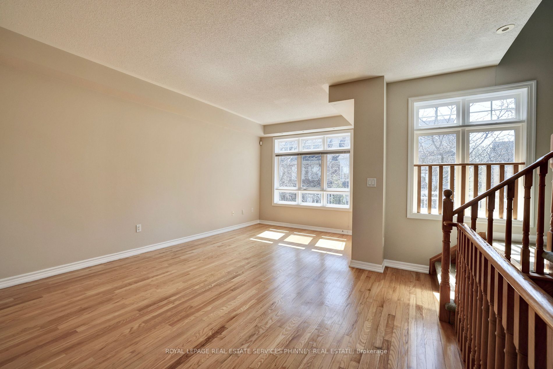 165 Lakeshore Rd E, #11