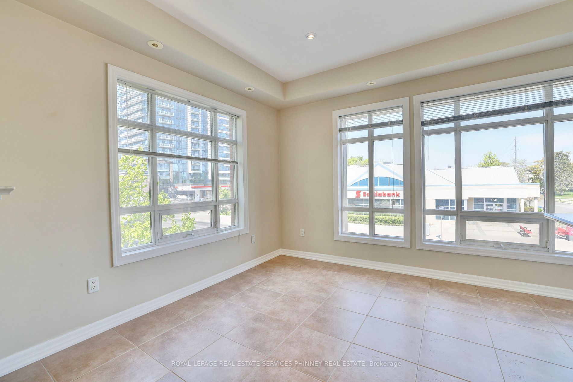 165 Lakeshore Rd E, #11