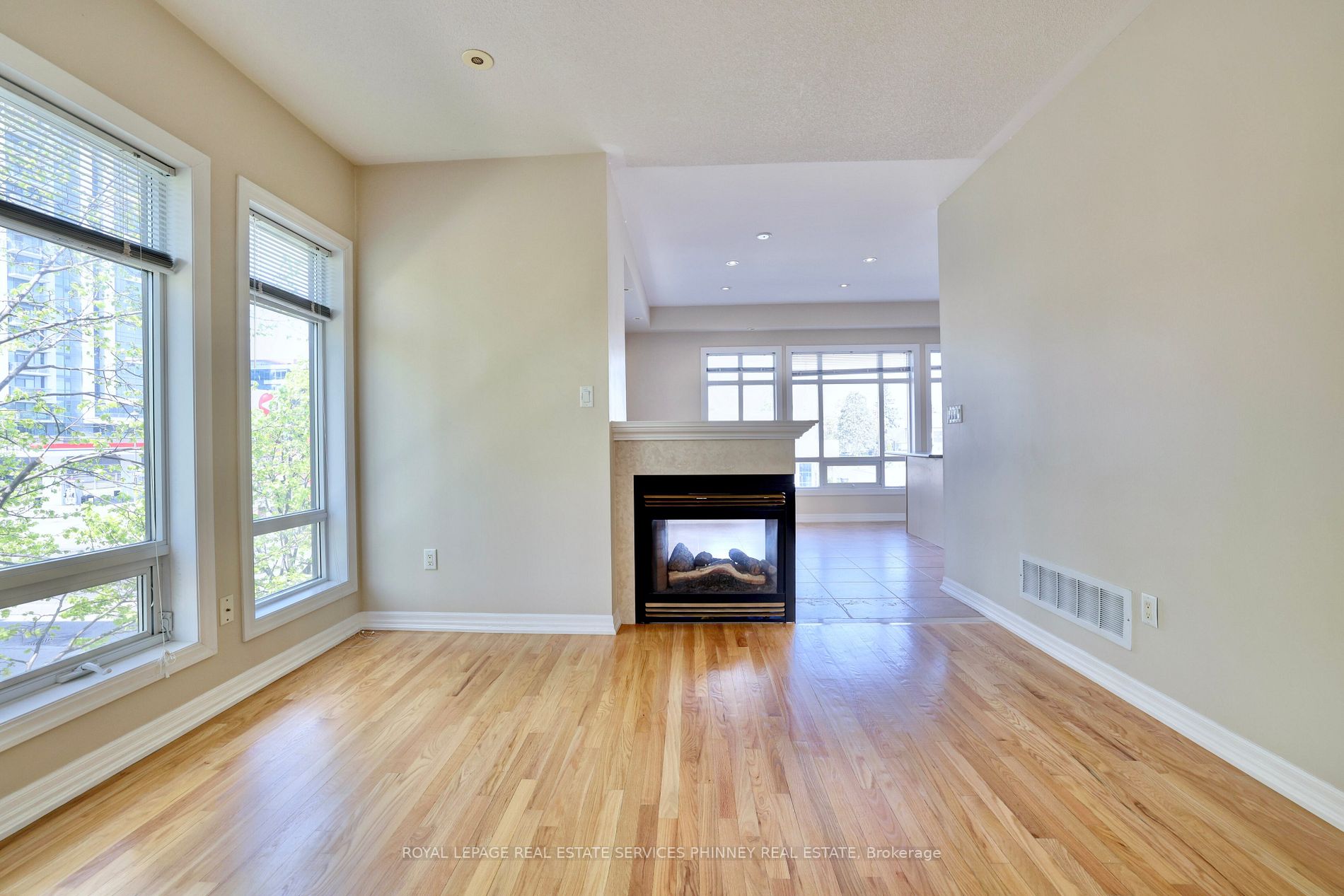 165 Lakeshore Rd E, #11