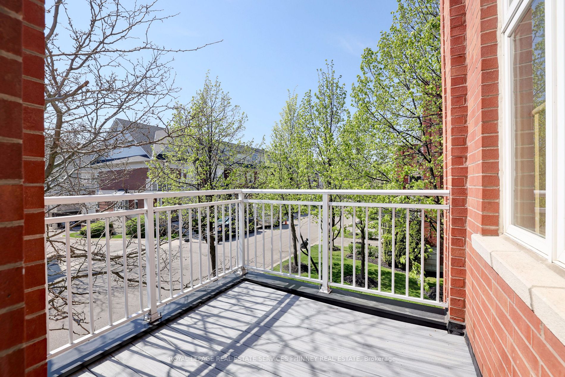 165 Lakeshore Rd E, #11