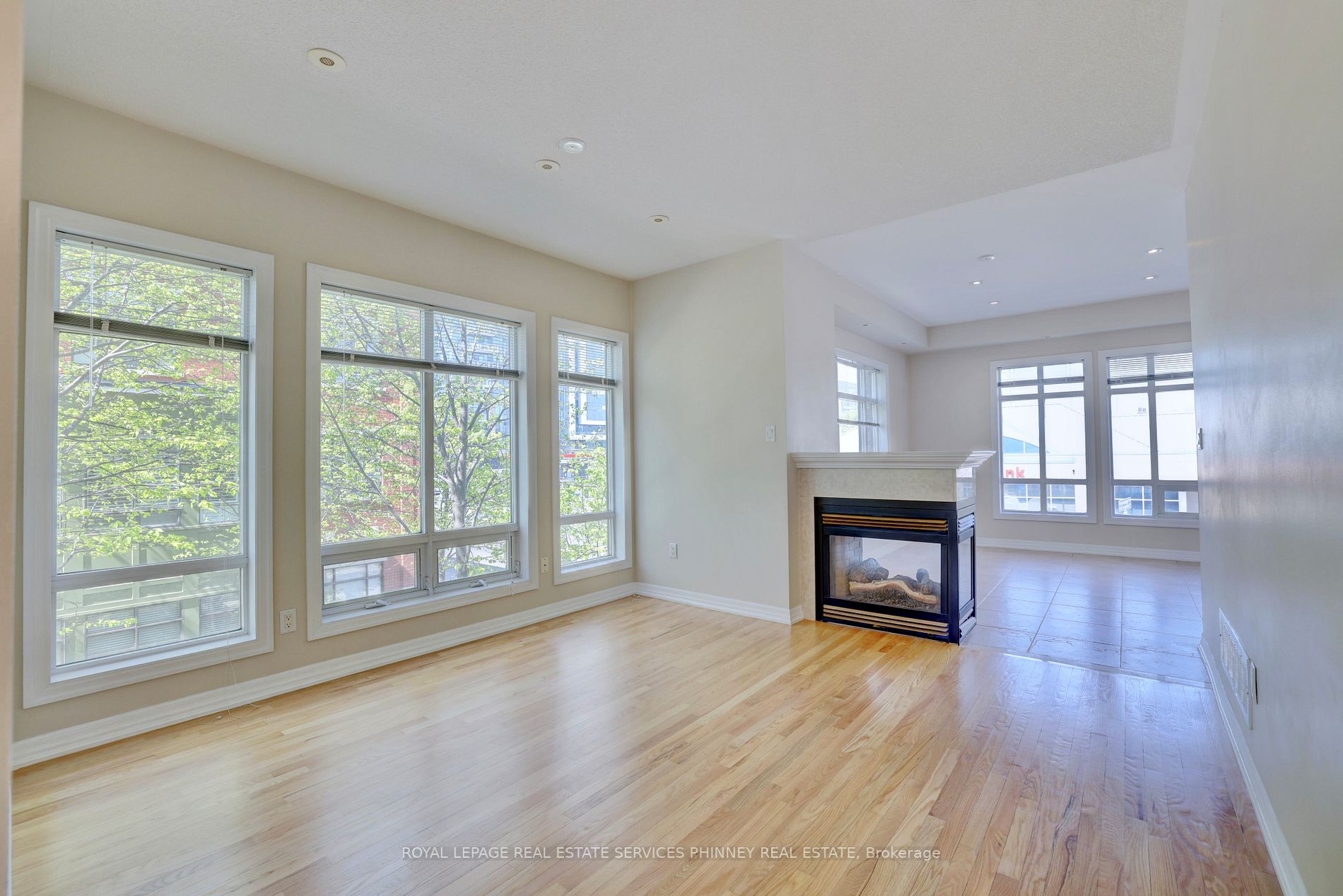 165 Lakeshore Rd E, #11