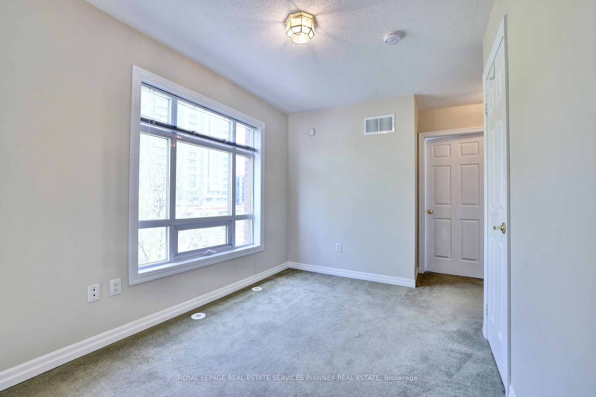 165 Lakeshore Rd E, #11