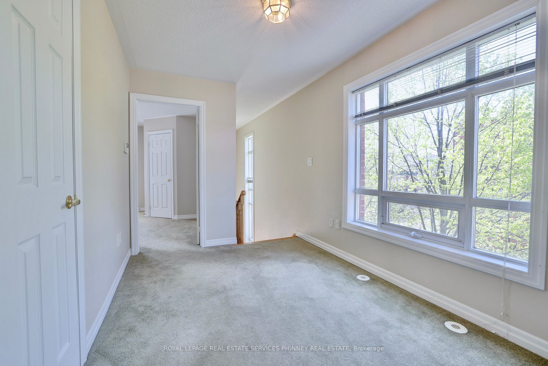 165 Lakeshore Rd E, #11