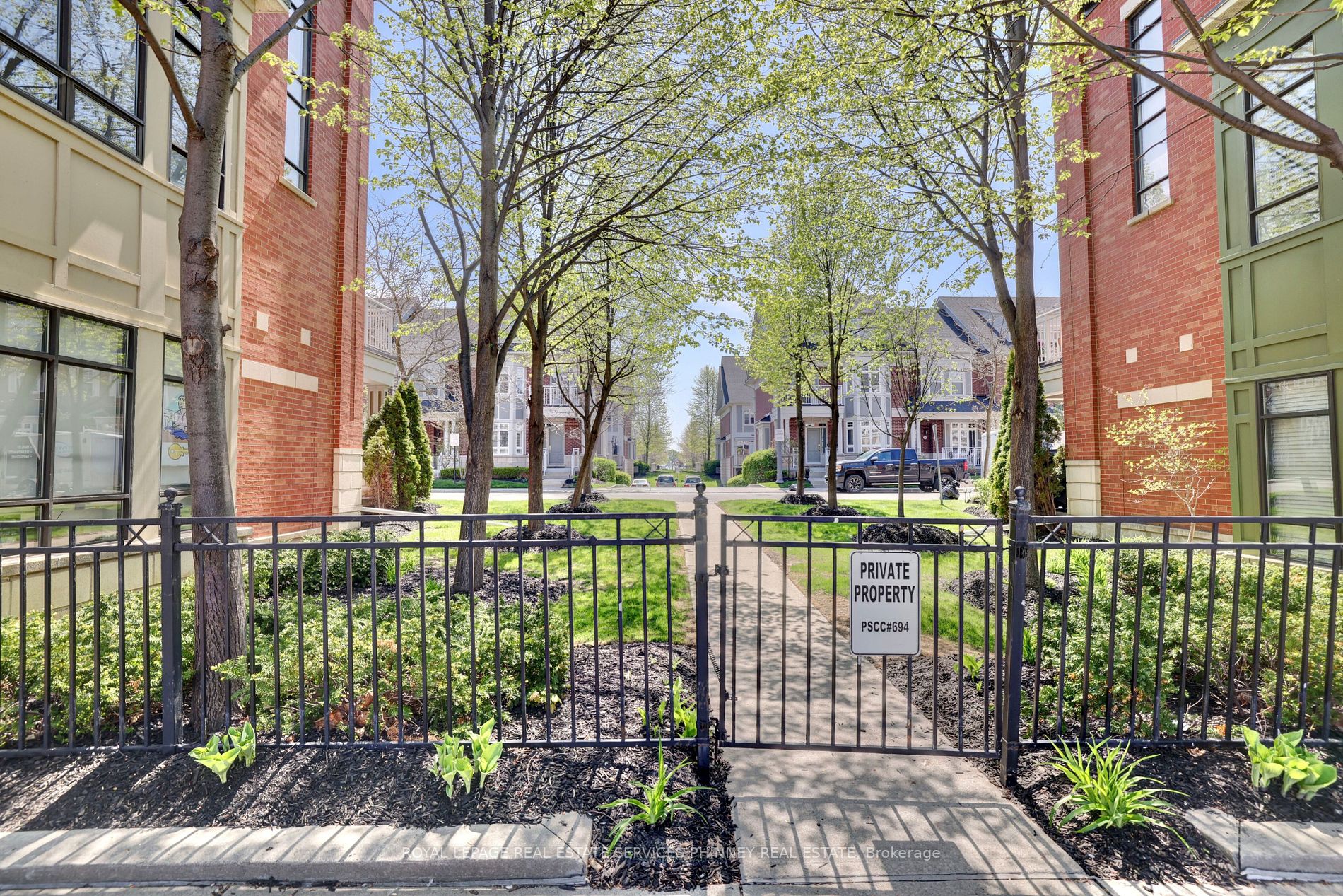 165 Lakeshore Rd E, #11