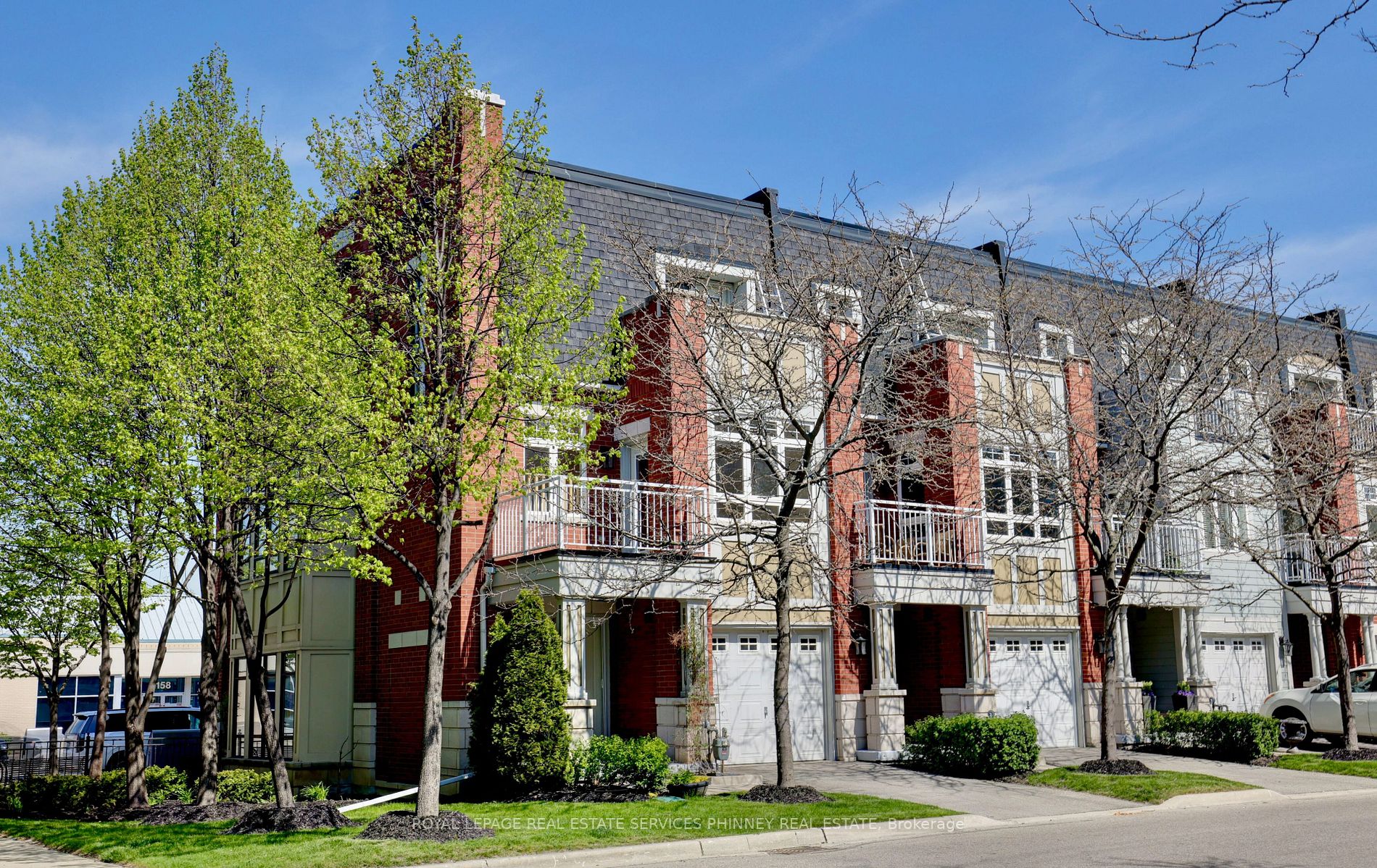 165 Lakeshore Rd E, #11