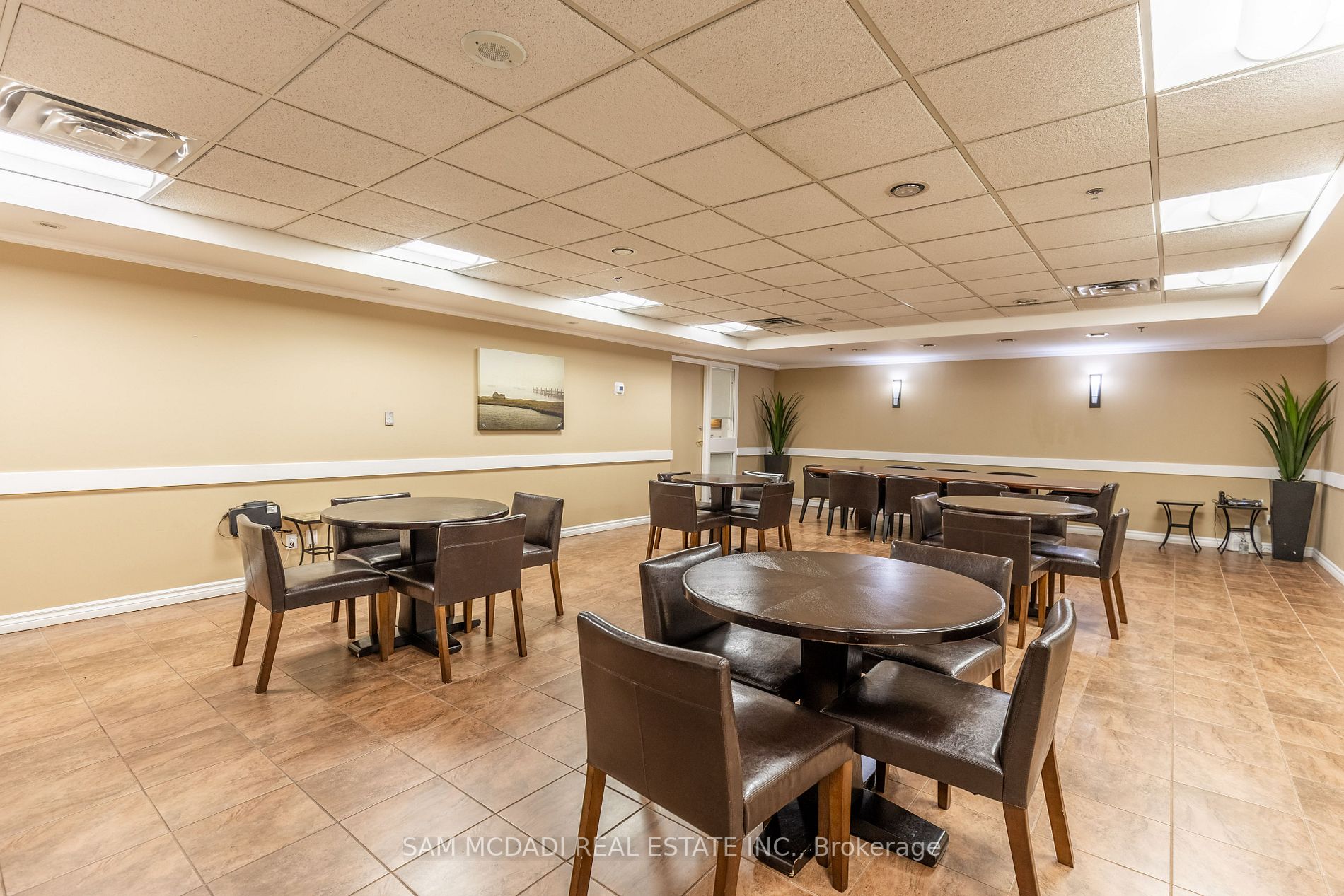 1276 Maple Crossing Blvd, #607