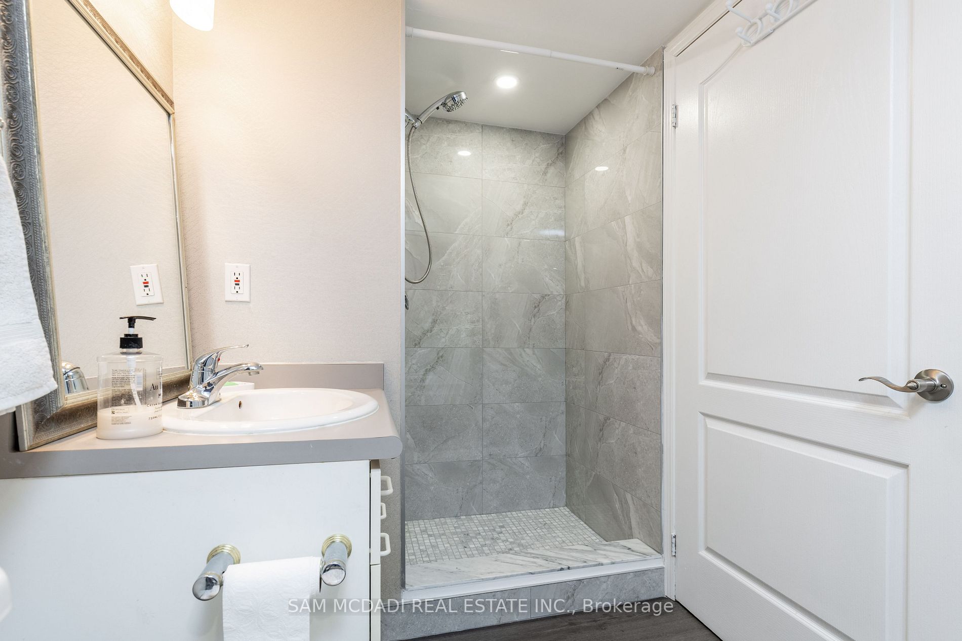 1276 Maple Crossing Blvd, #607