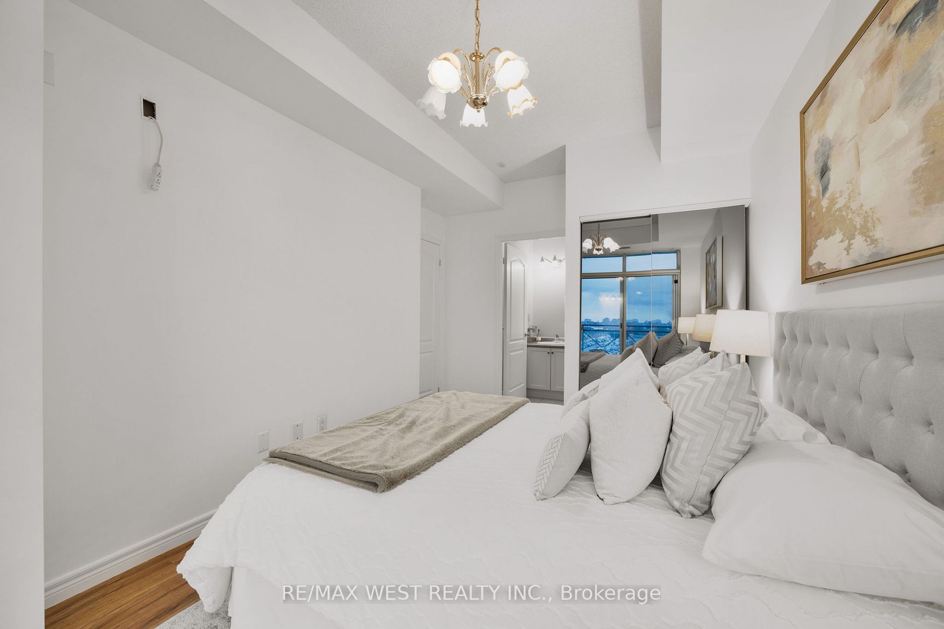 2772 Keele St, #804