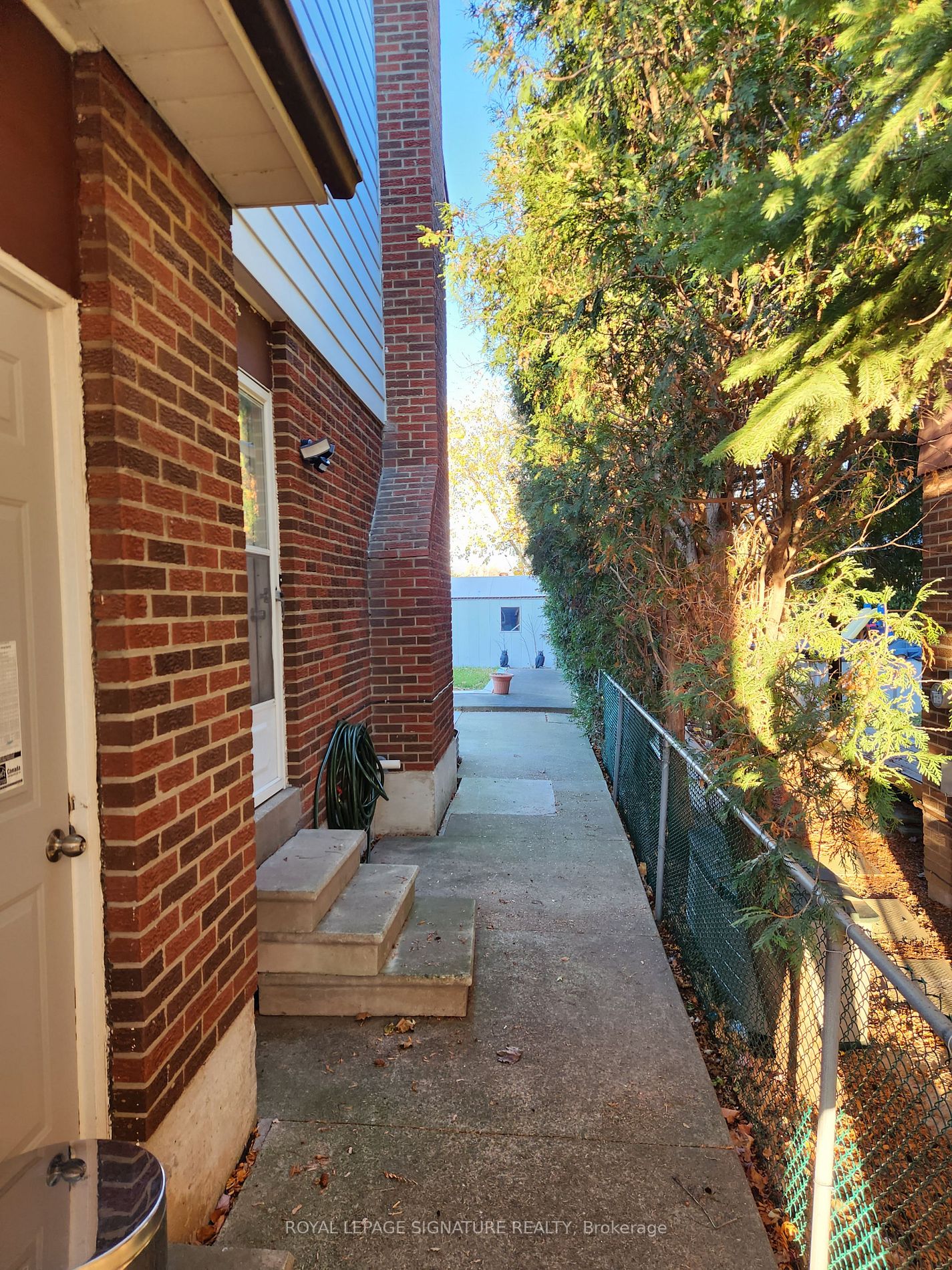 2742 Constable Rd