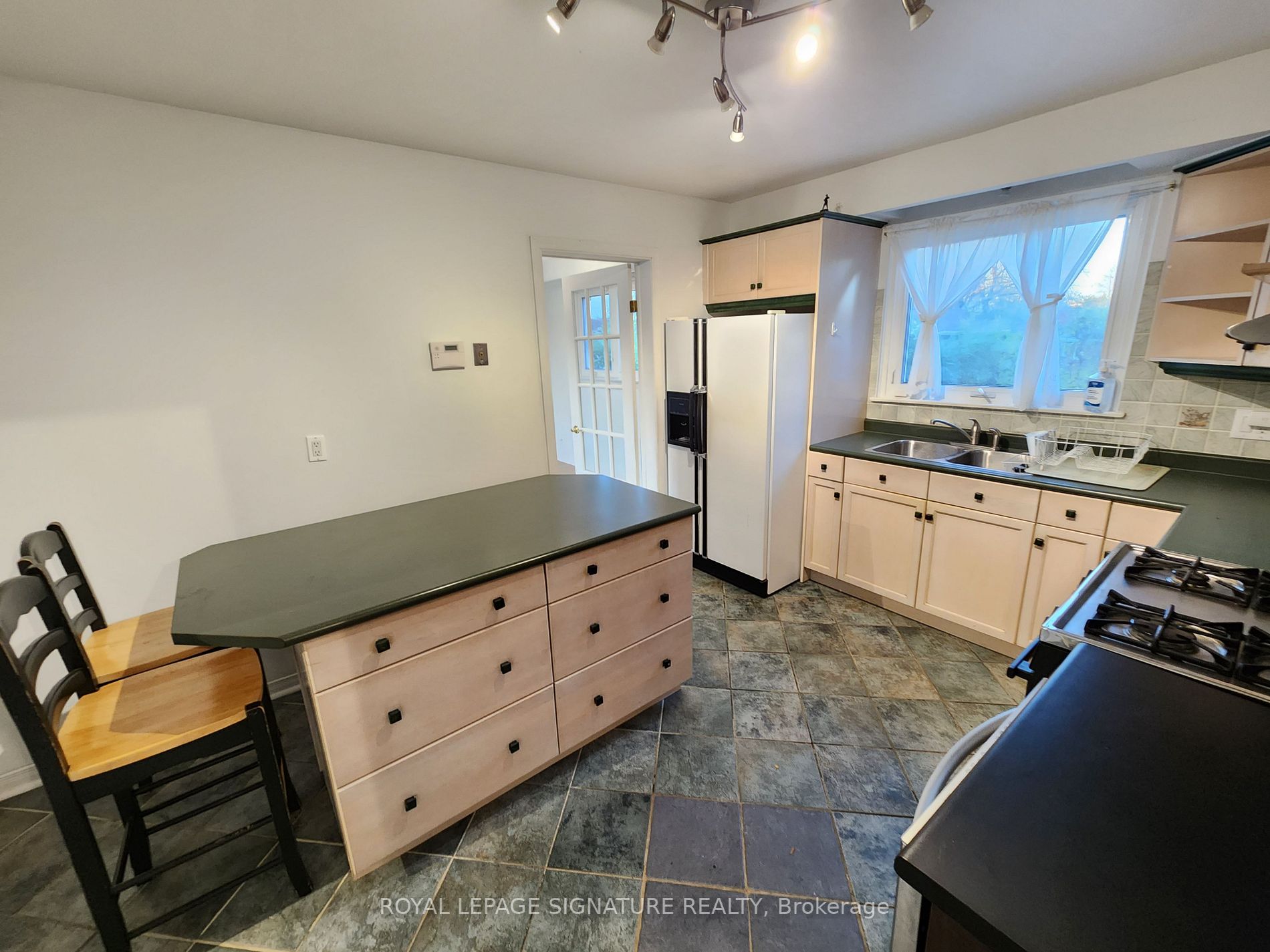2742 Constable Rd