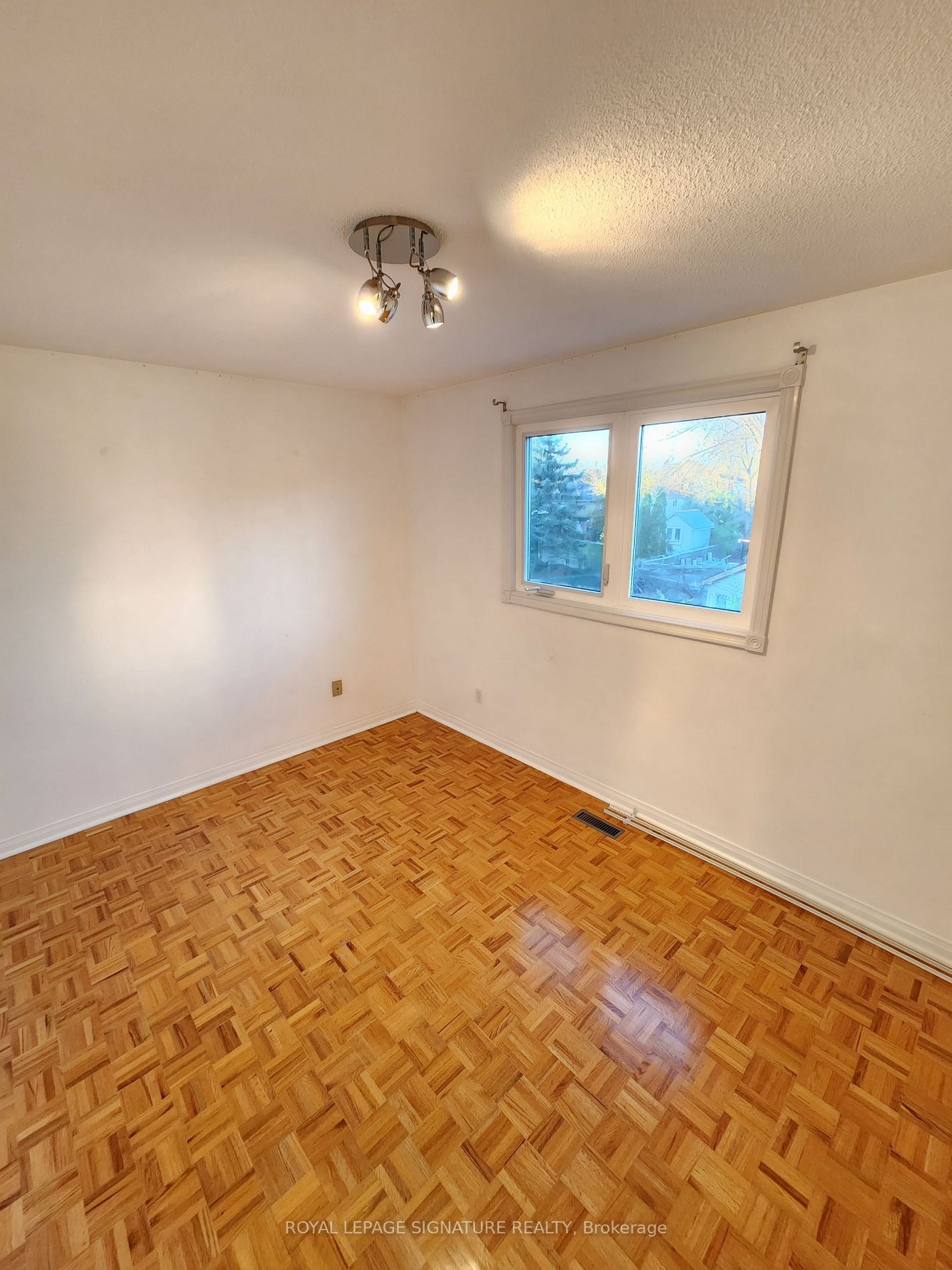 2742 Constable Rd