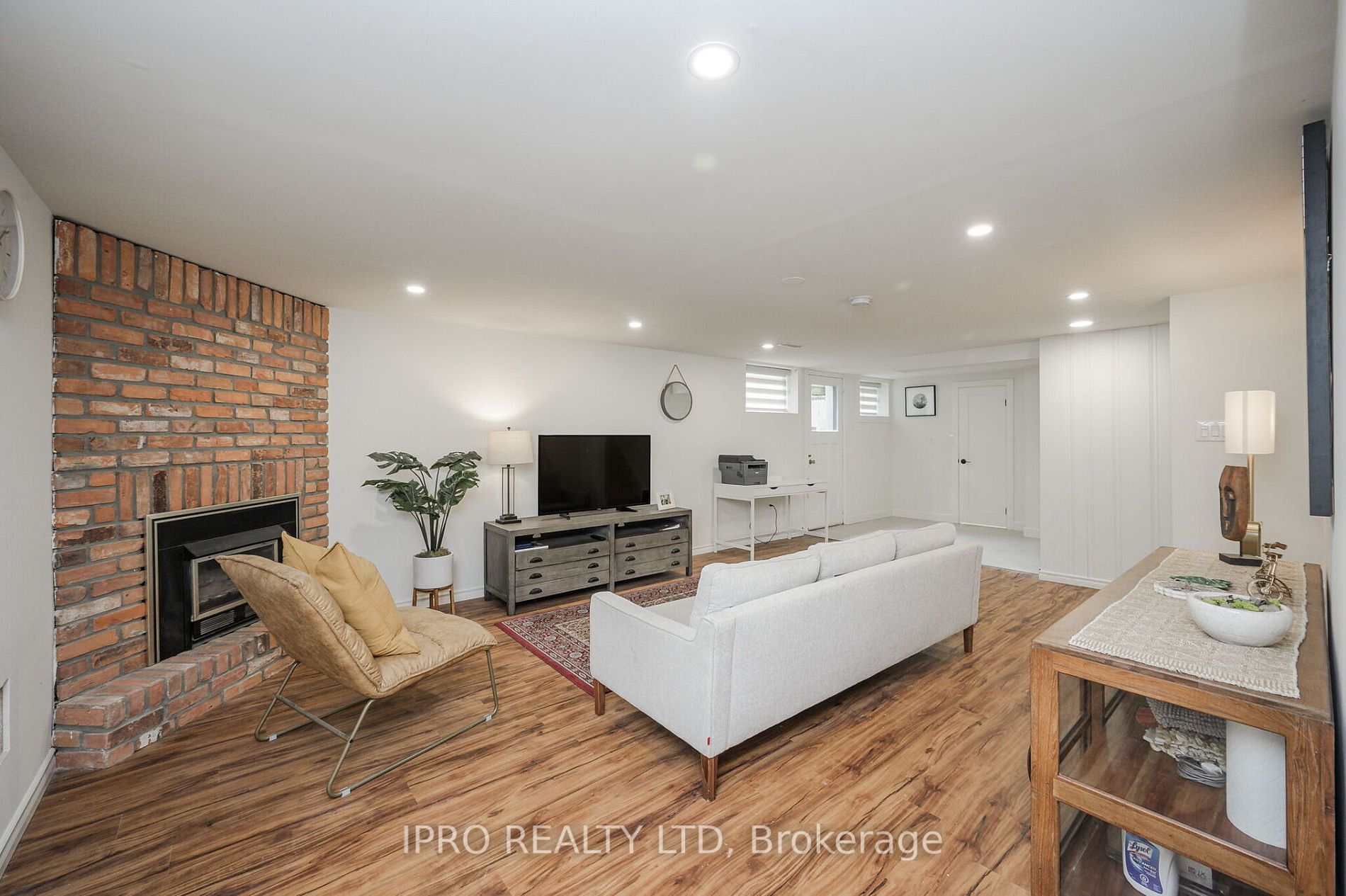 253 Appleby Line