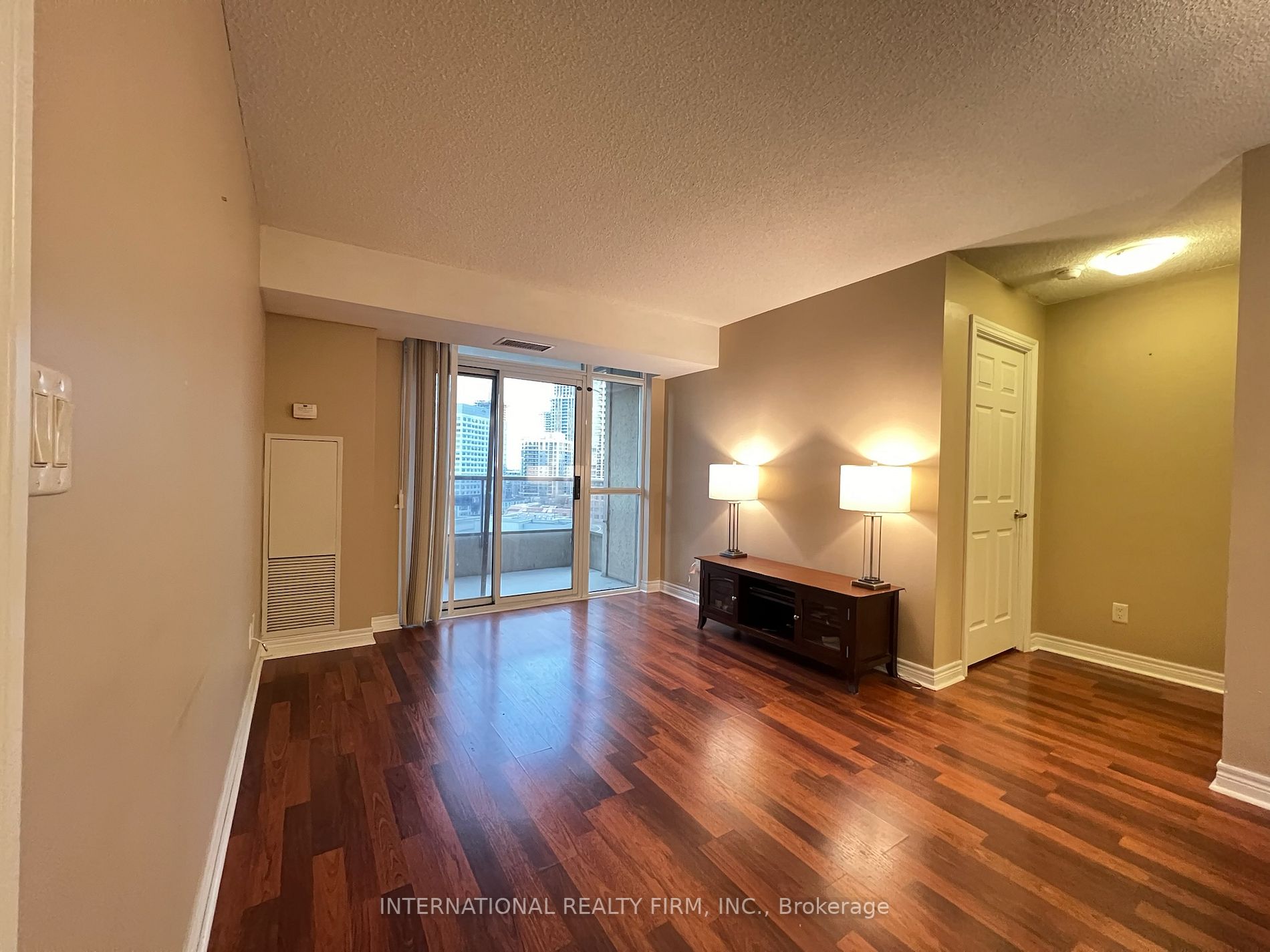 310 Burnhamthorpe Rd W, #1114