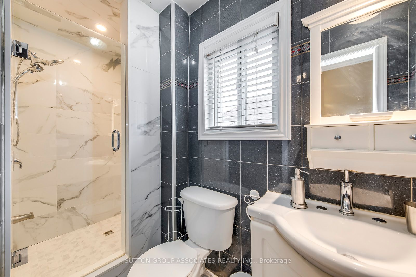 3564 Eglinton Ave W, #2nd Fl.