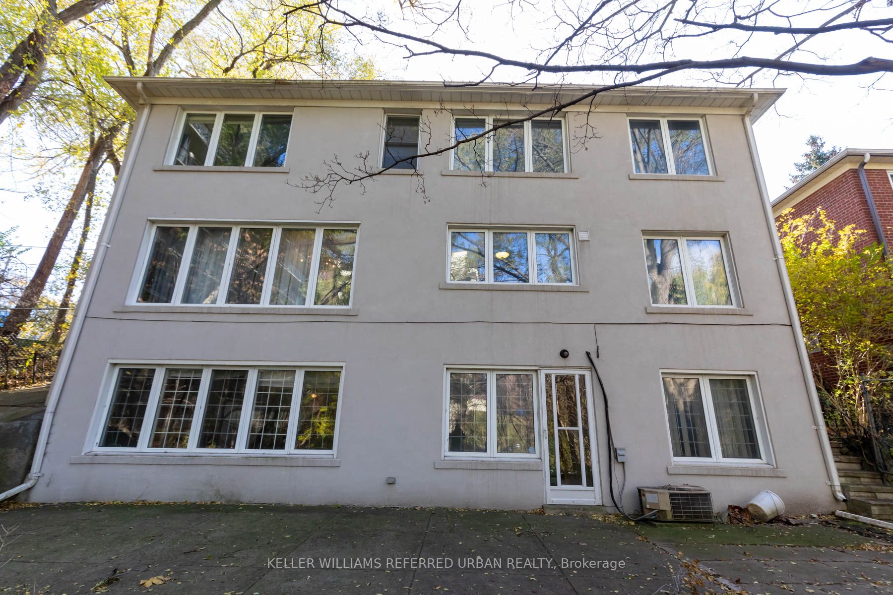 20 Gracefield Ave