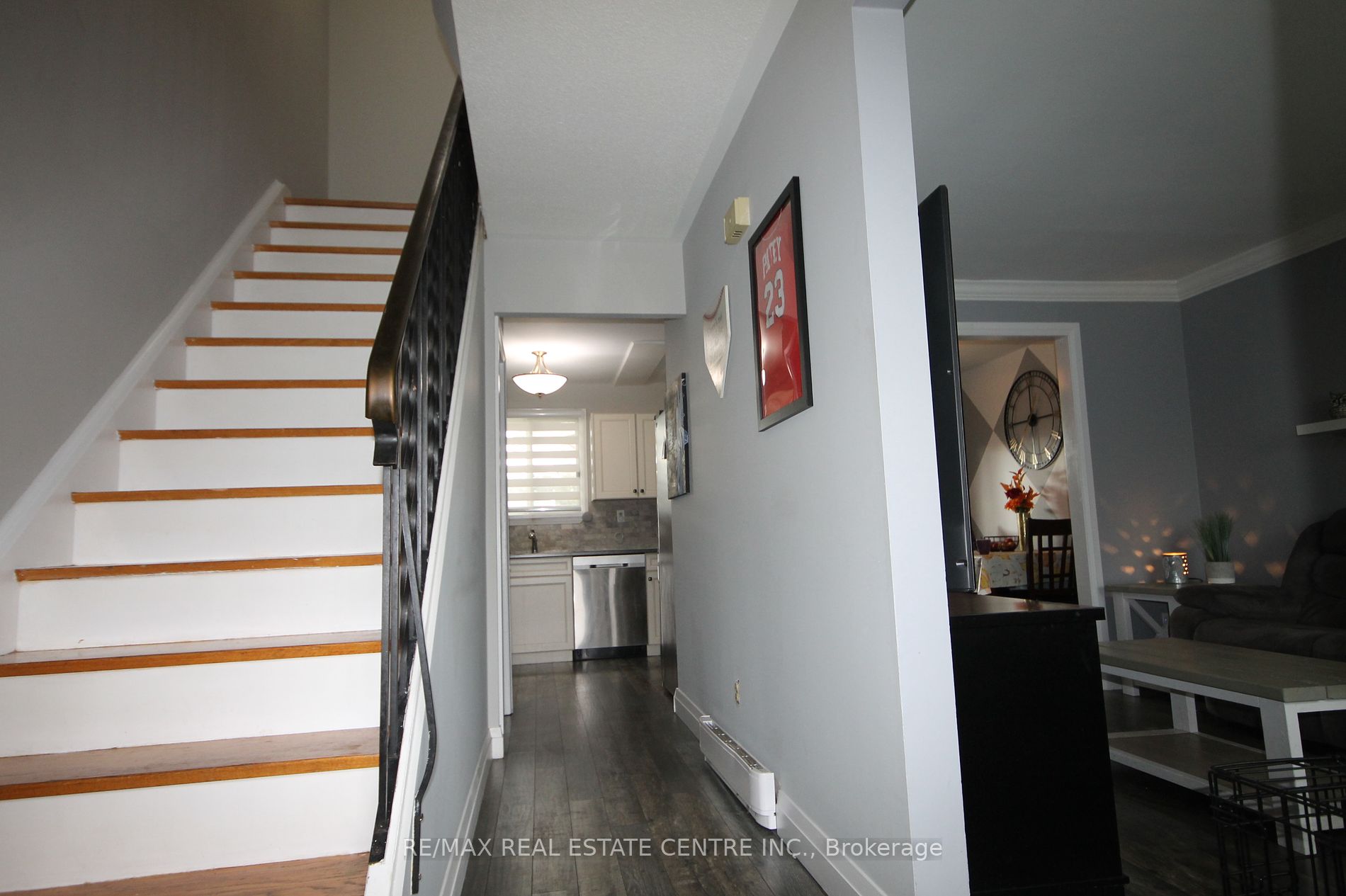 20 Mountainview Rd S, #8