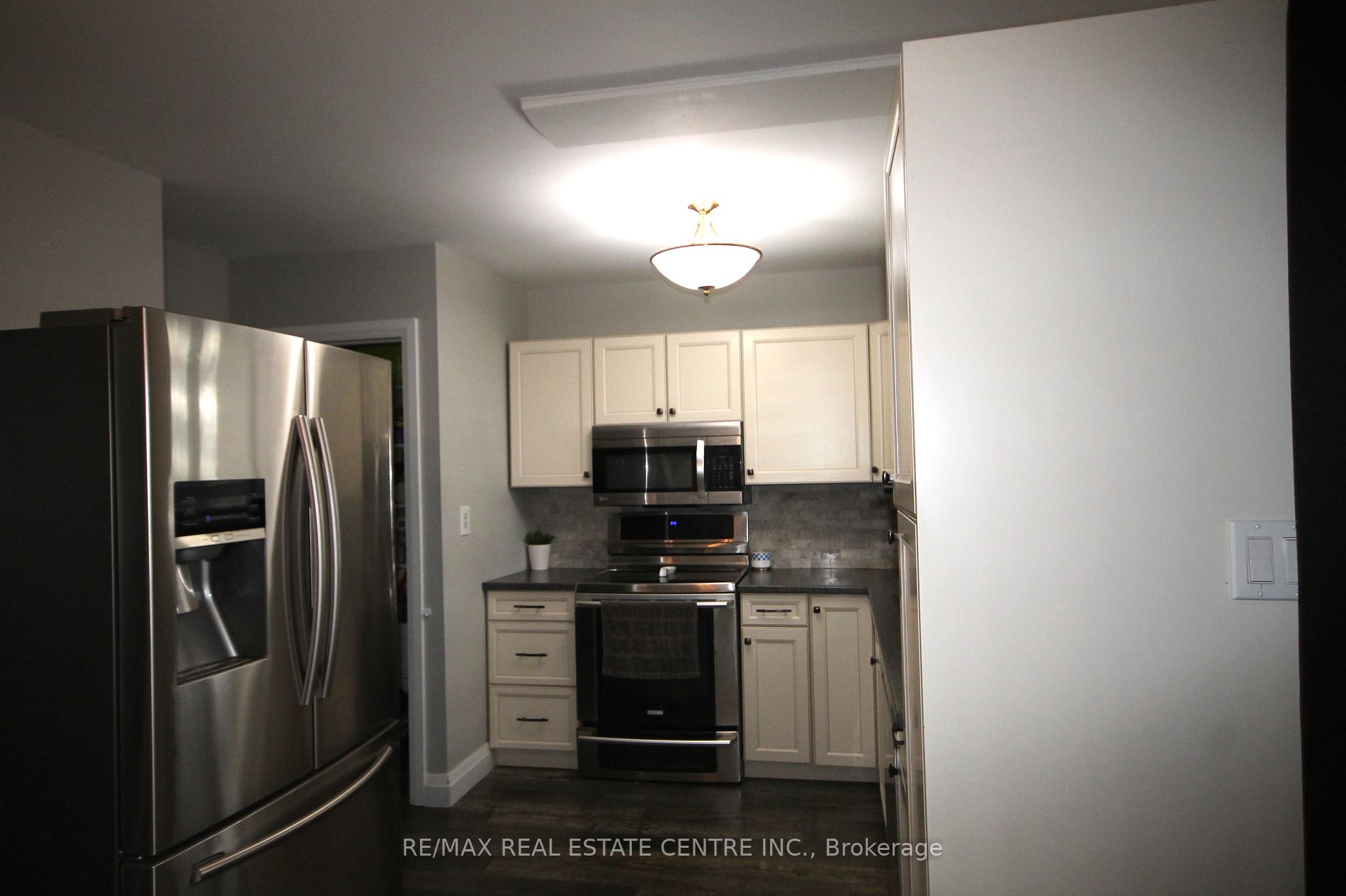 20 Mountainview Rd S, #8