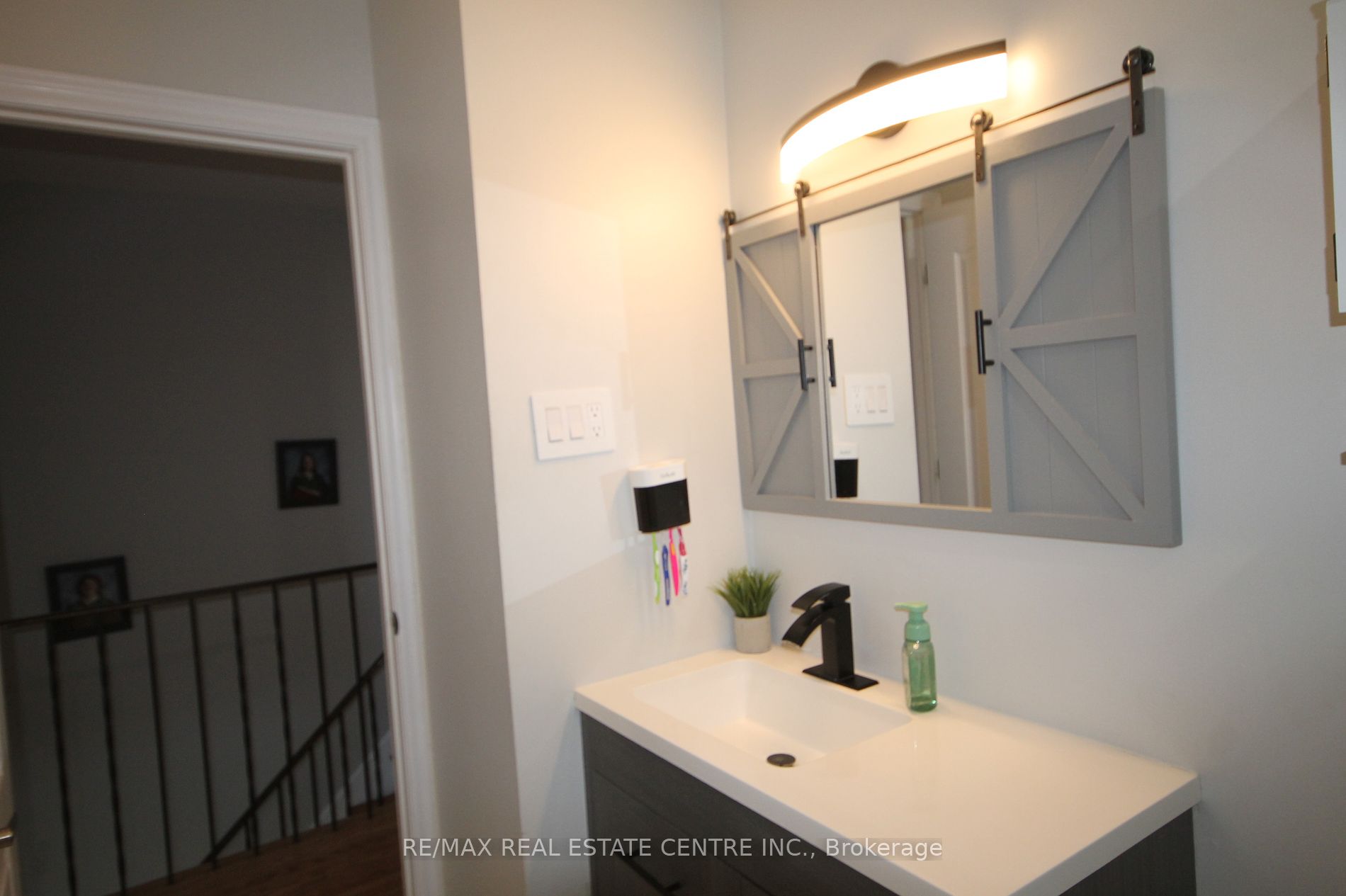 20 Mountainview Rd S, #8