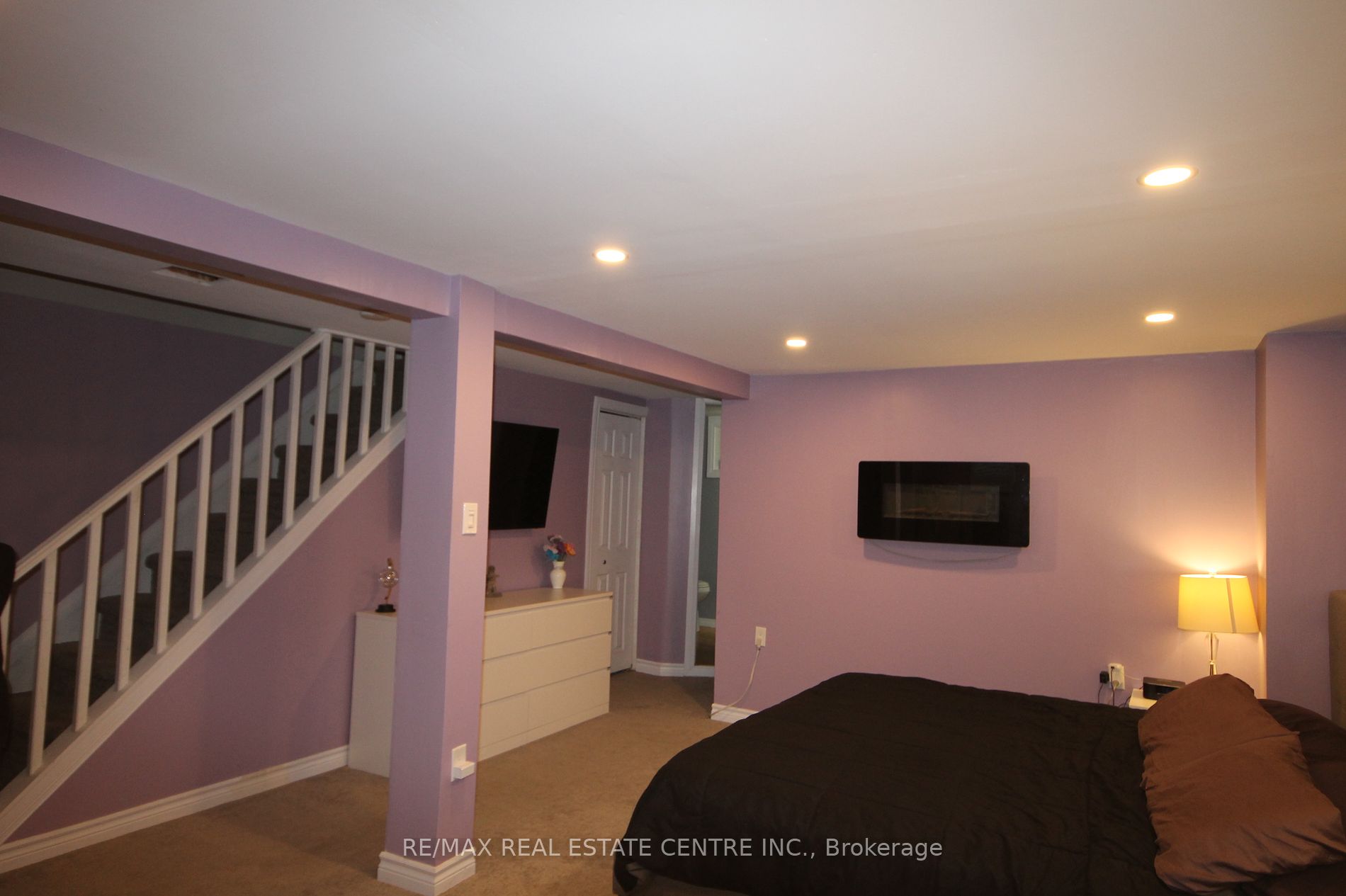20 Mountainview Rd S, #8