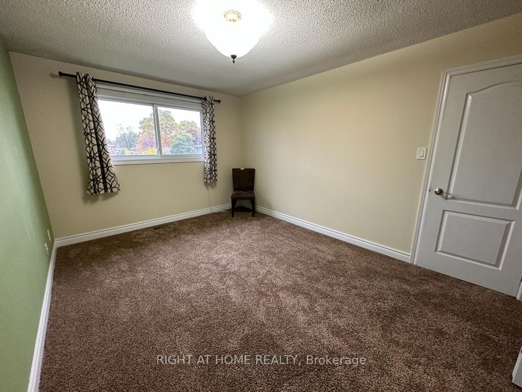1141 Dowland Cres