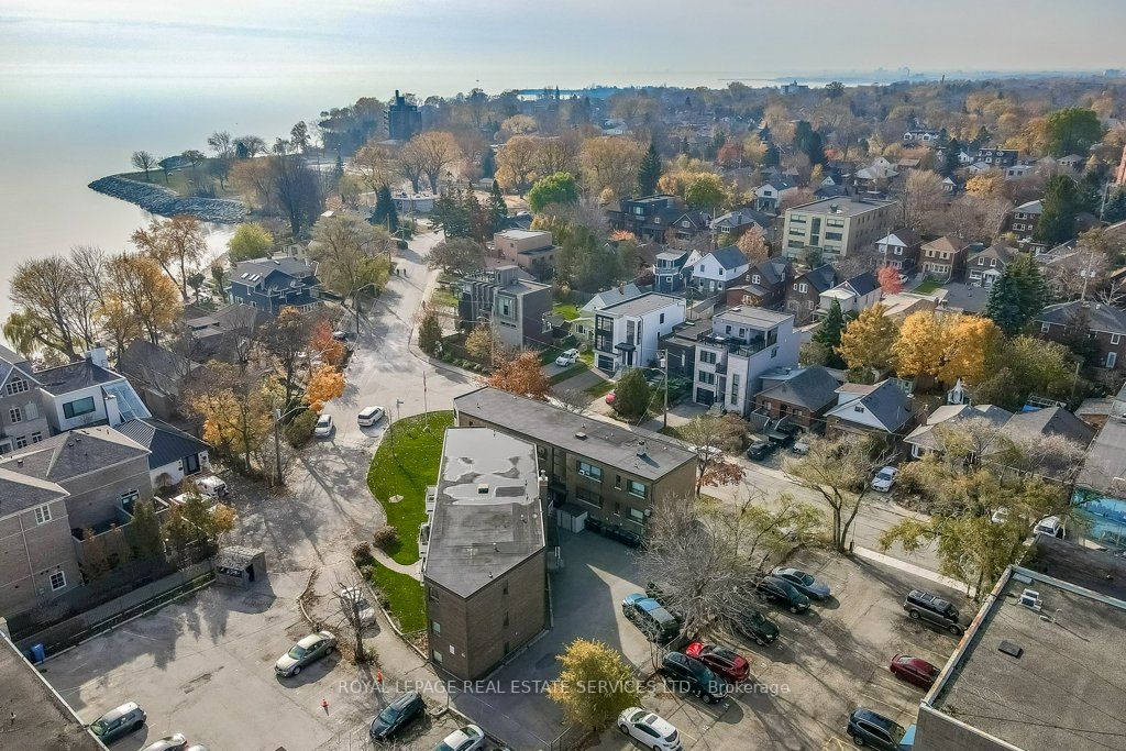 6 Lake Shore Dr