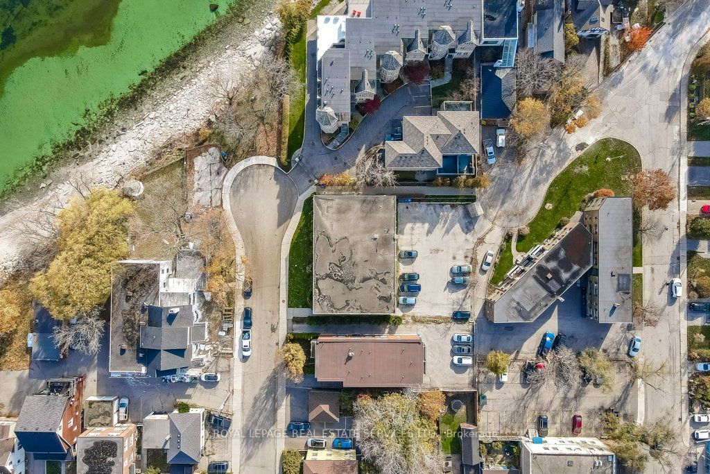 8 Lake Shore Dr