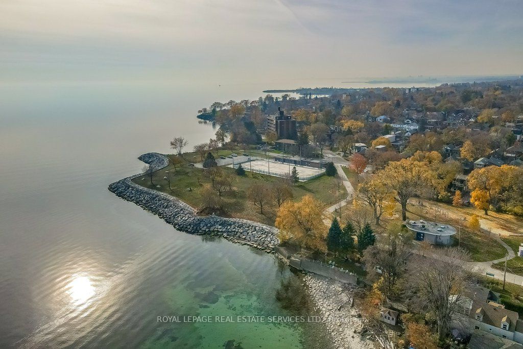 8 Lake Shore Dr