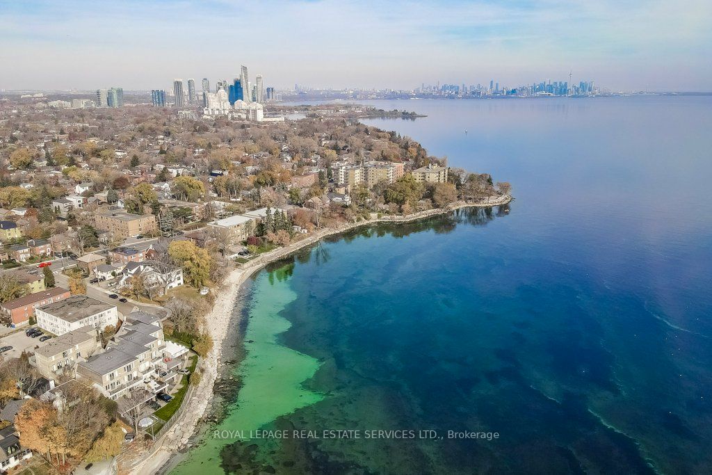 8 Lake Shore Dr