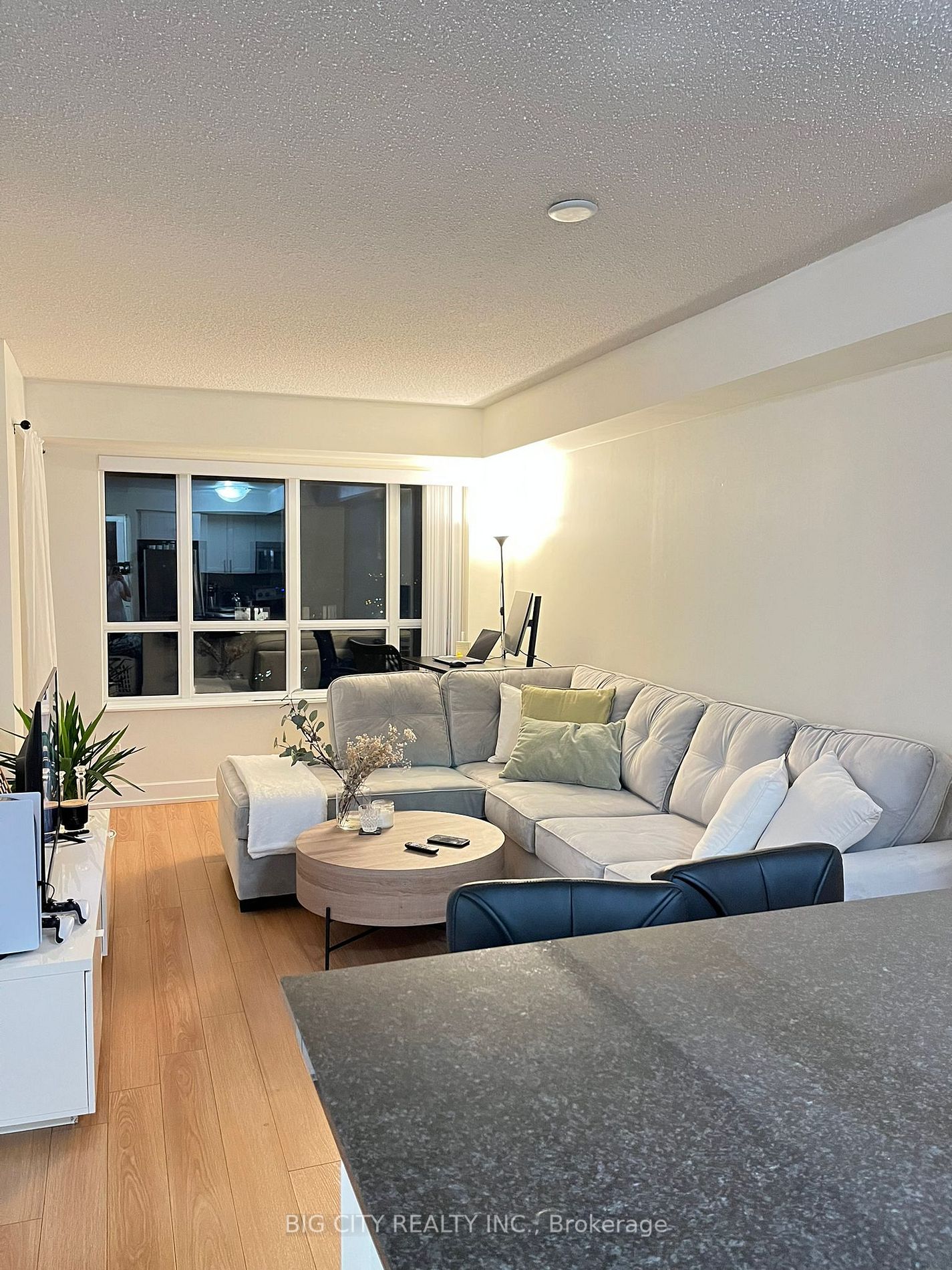 2 Eva Rd, #2323