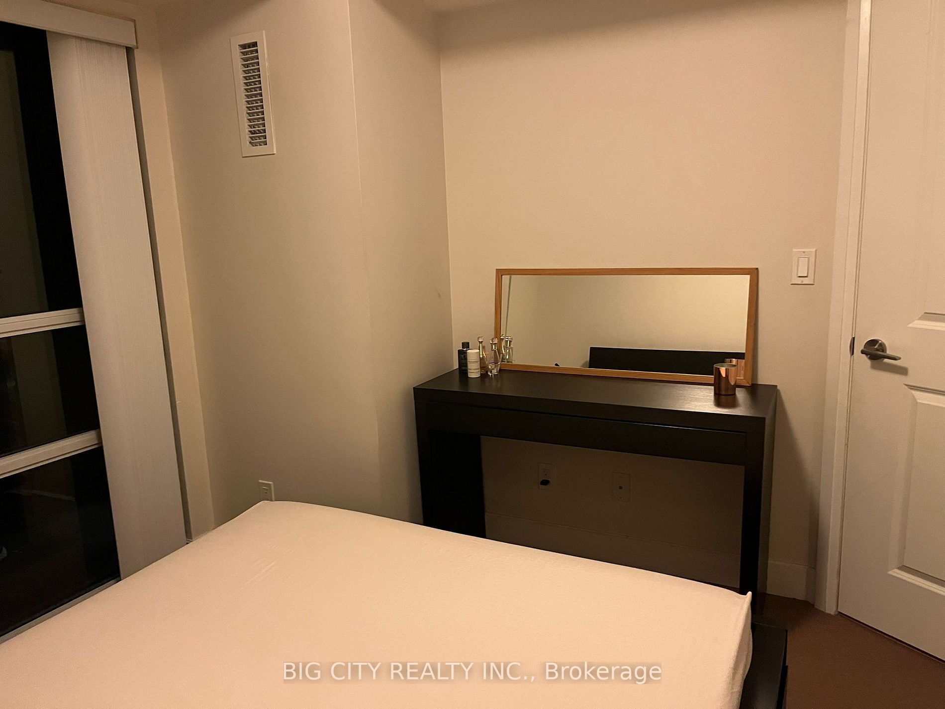 2 Eva Rd, #2323