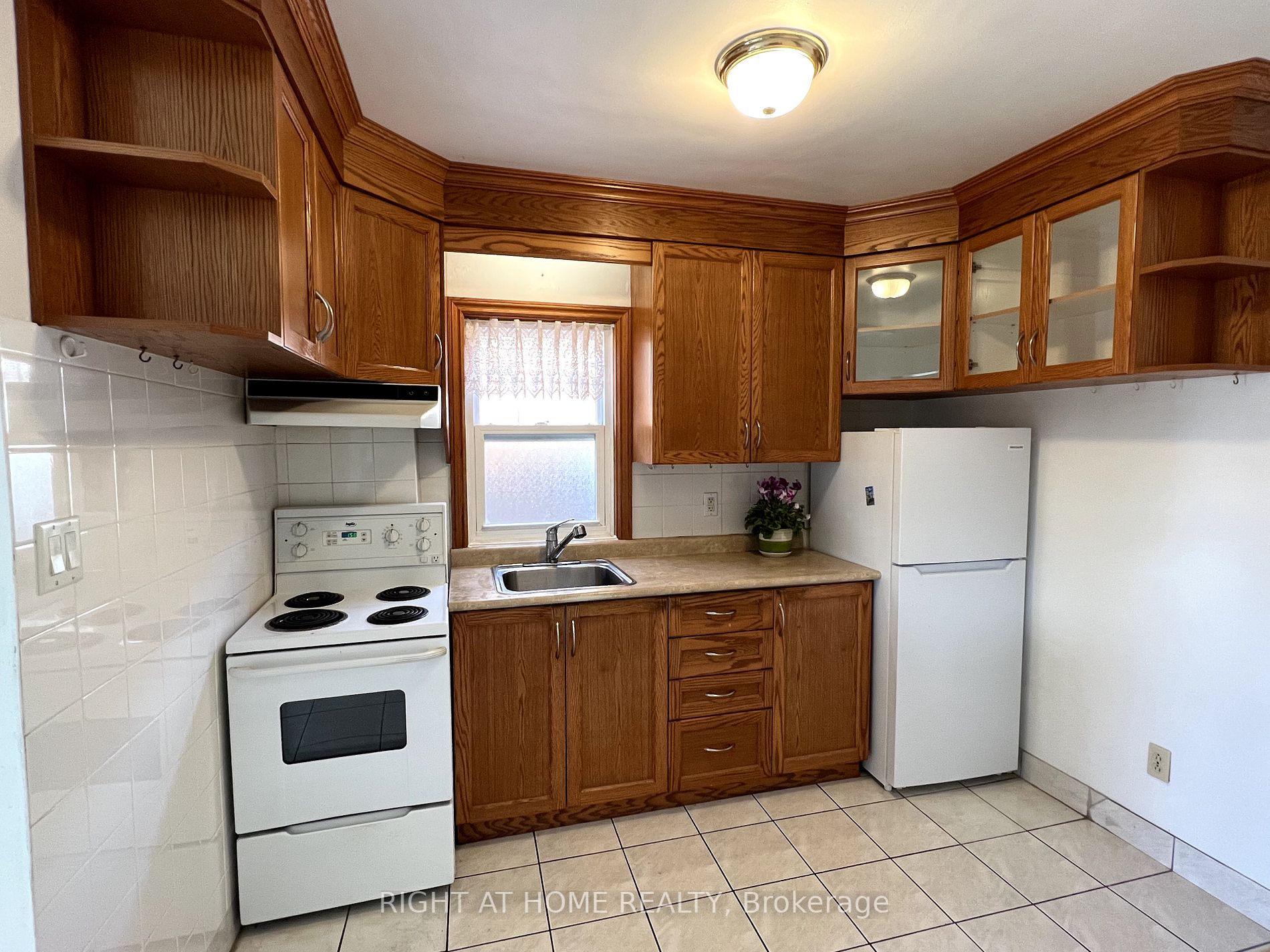 57 Chamberlain Ave