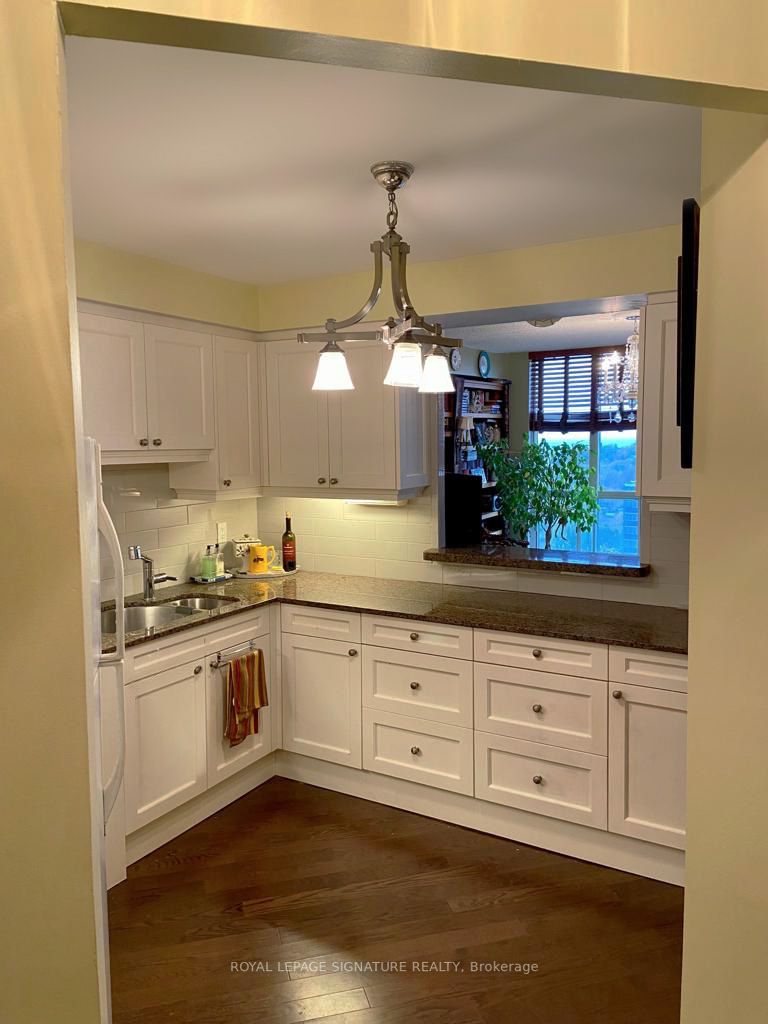 2285 Lake Shore Blvd W, #1104
