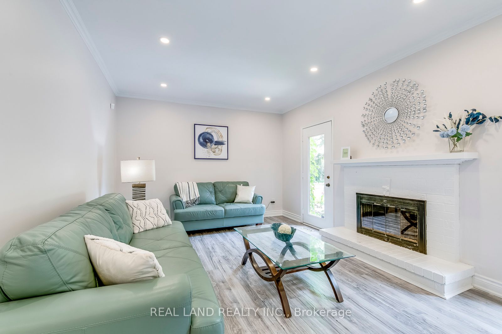 341 Acacia Crt