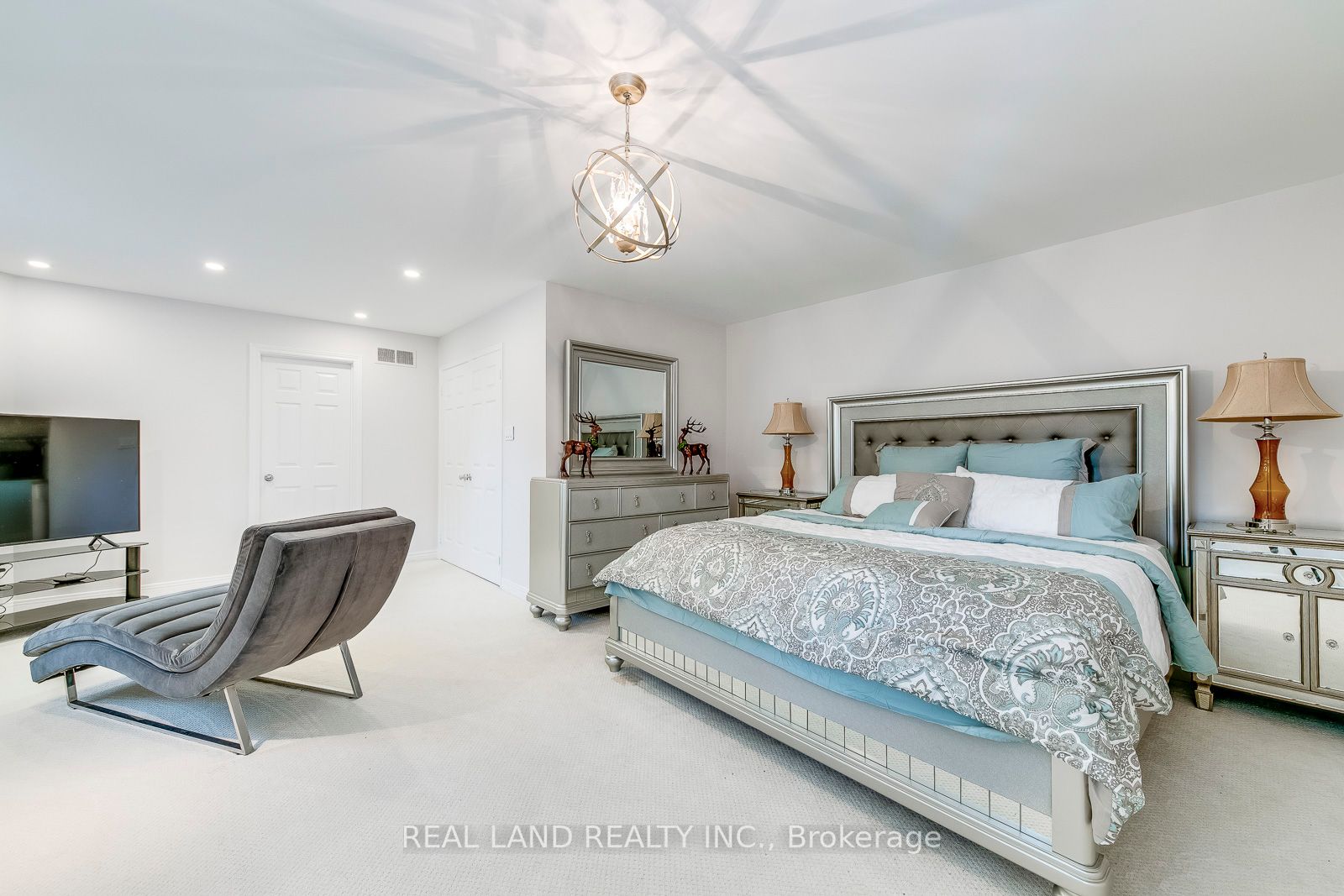 341 Acacia Crt