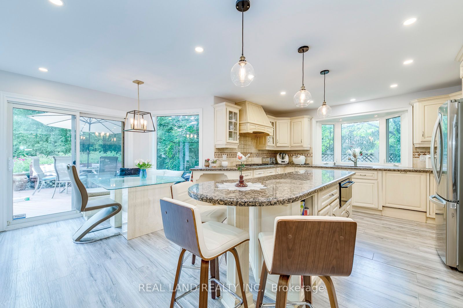 341 Acacia Crt