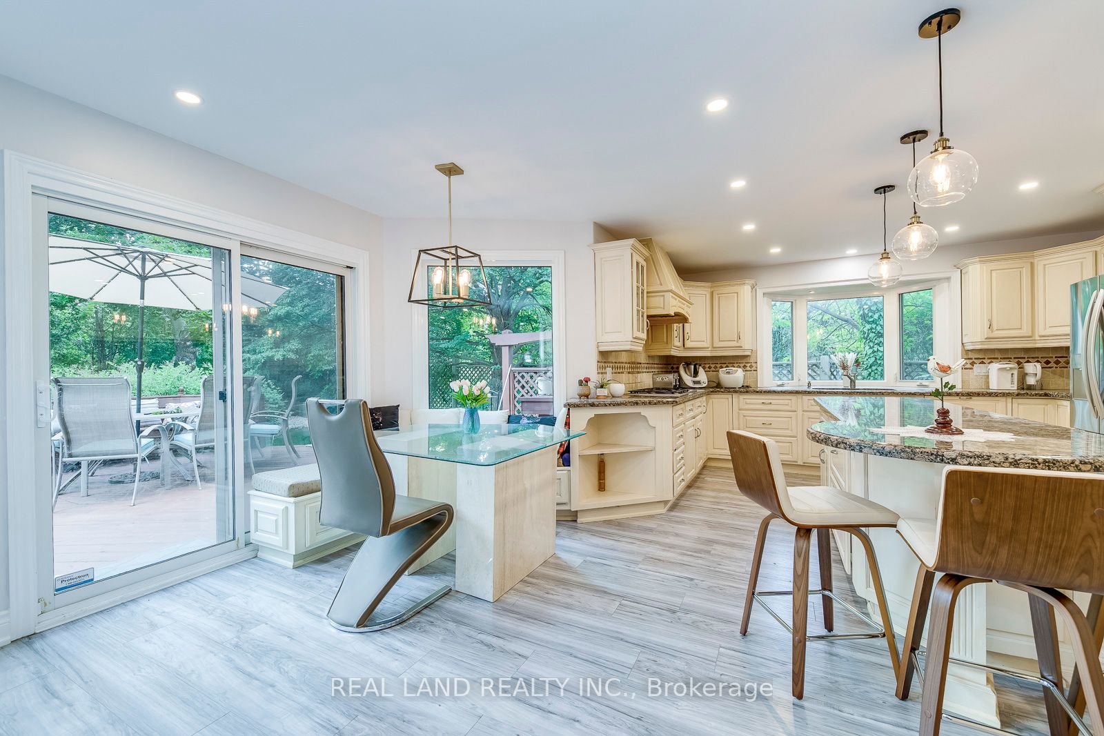 341 Acacia Crt