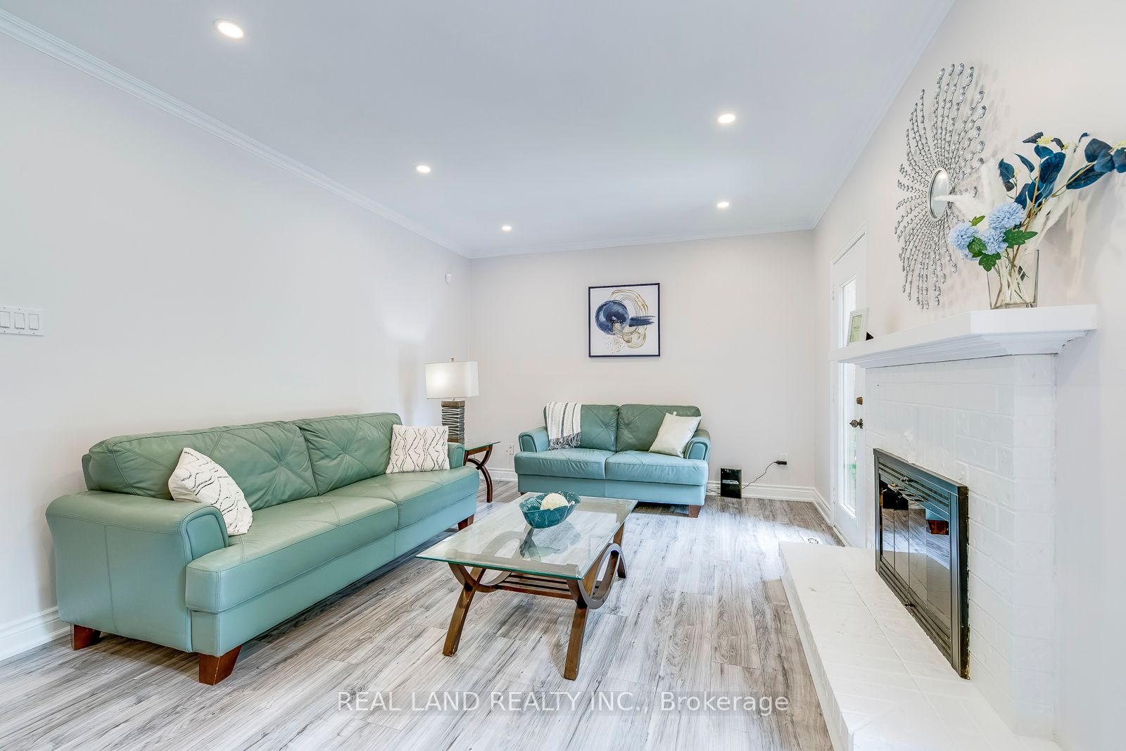 341 Acacia Crt