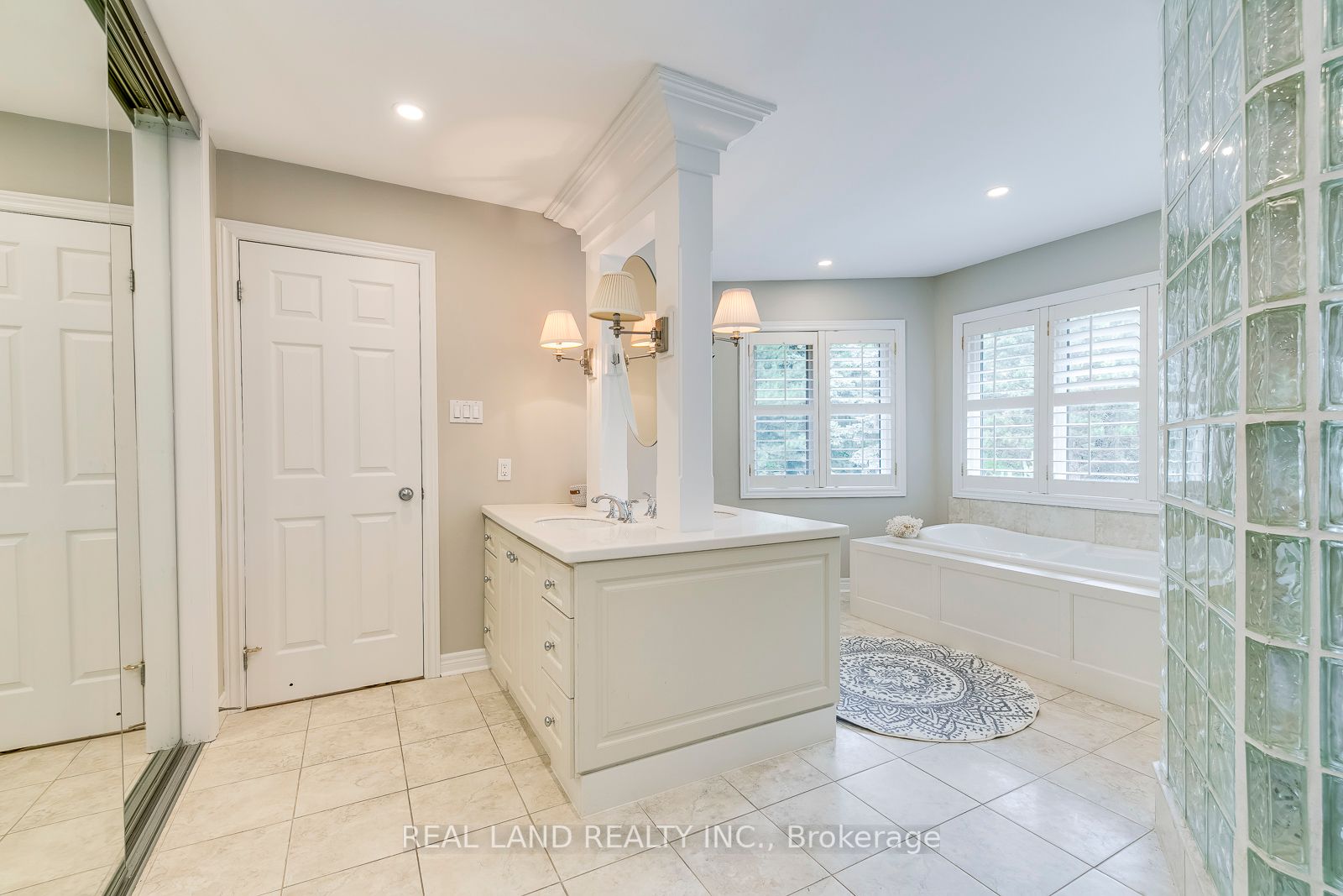 341 Acacia Crt