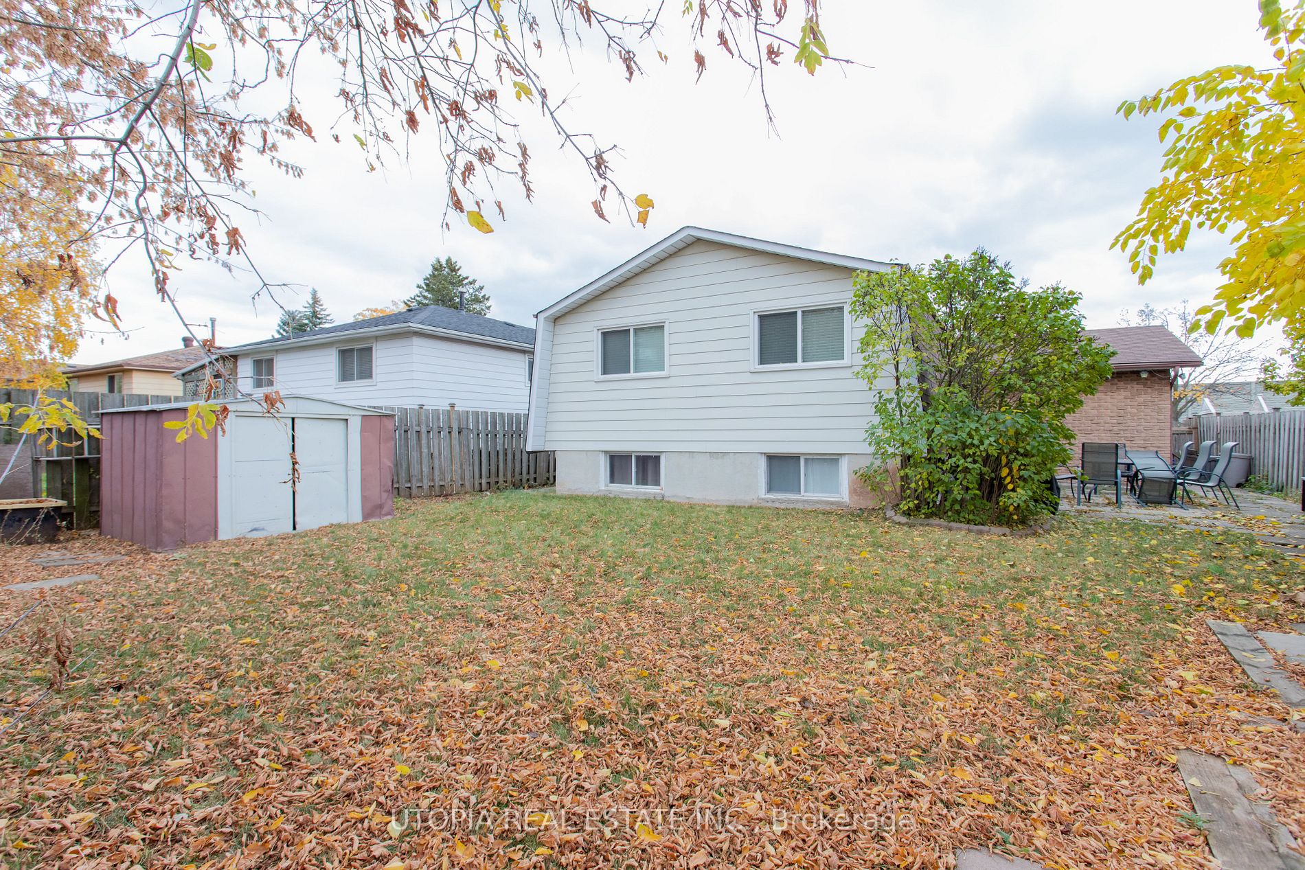 165 North Service Rd E