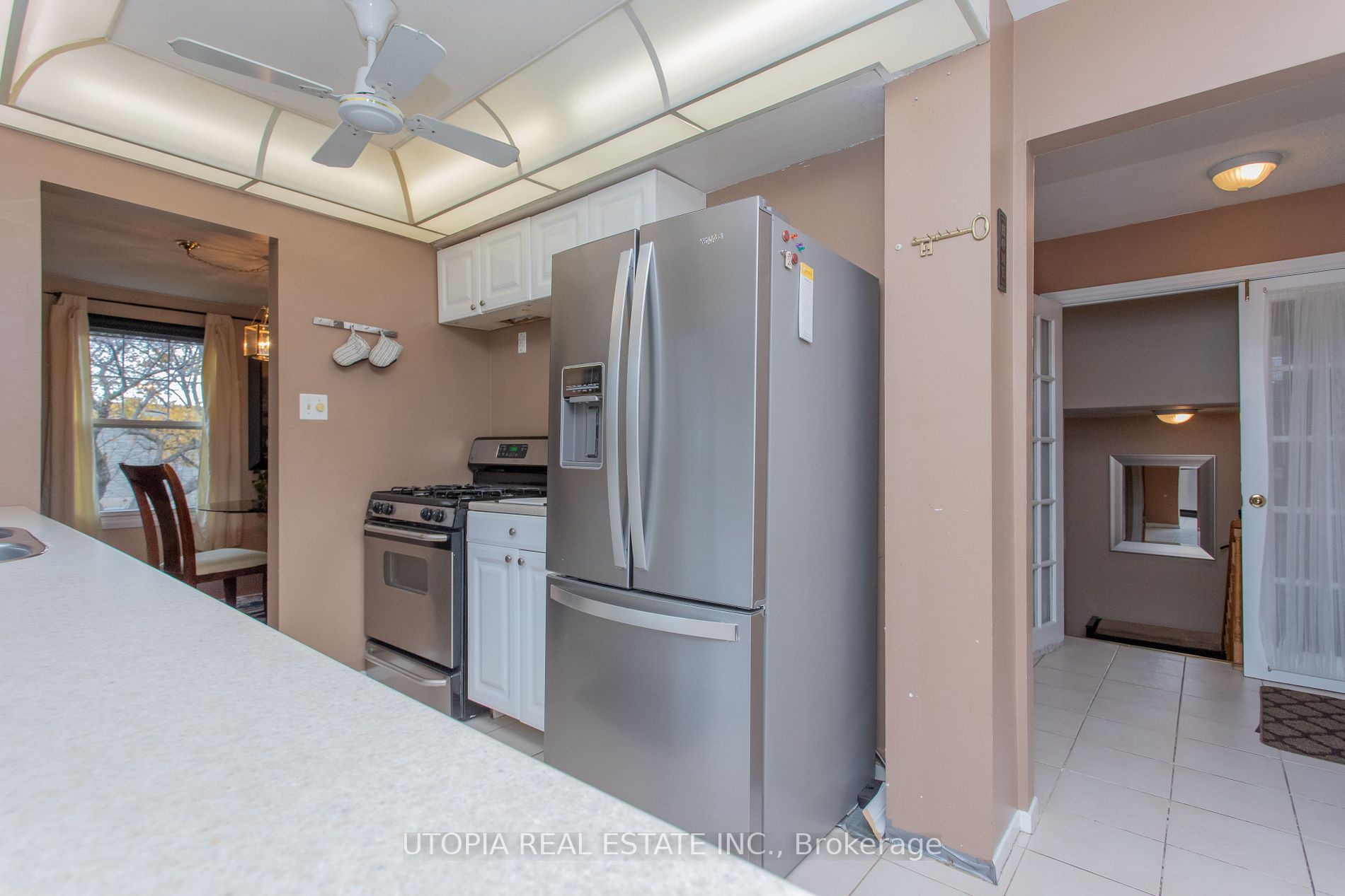 165 North Service Rd E