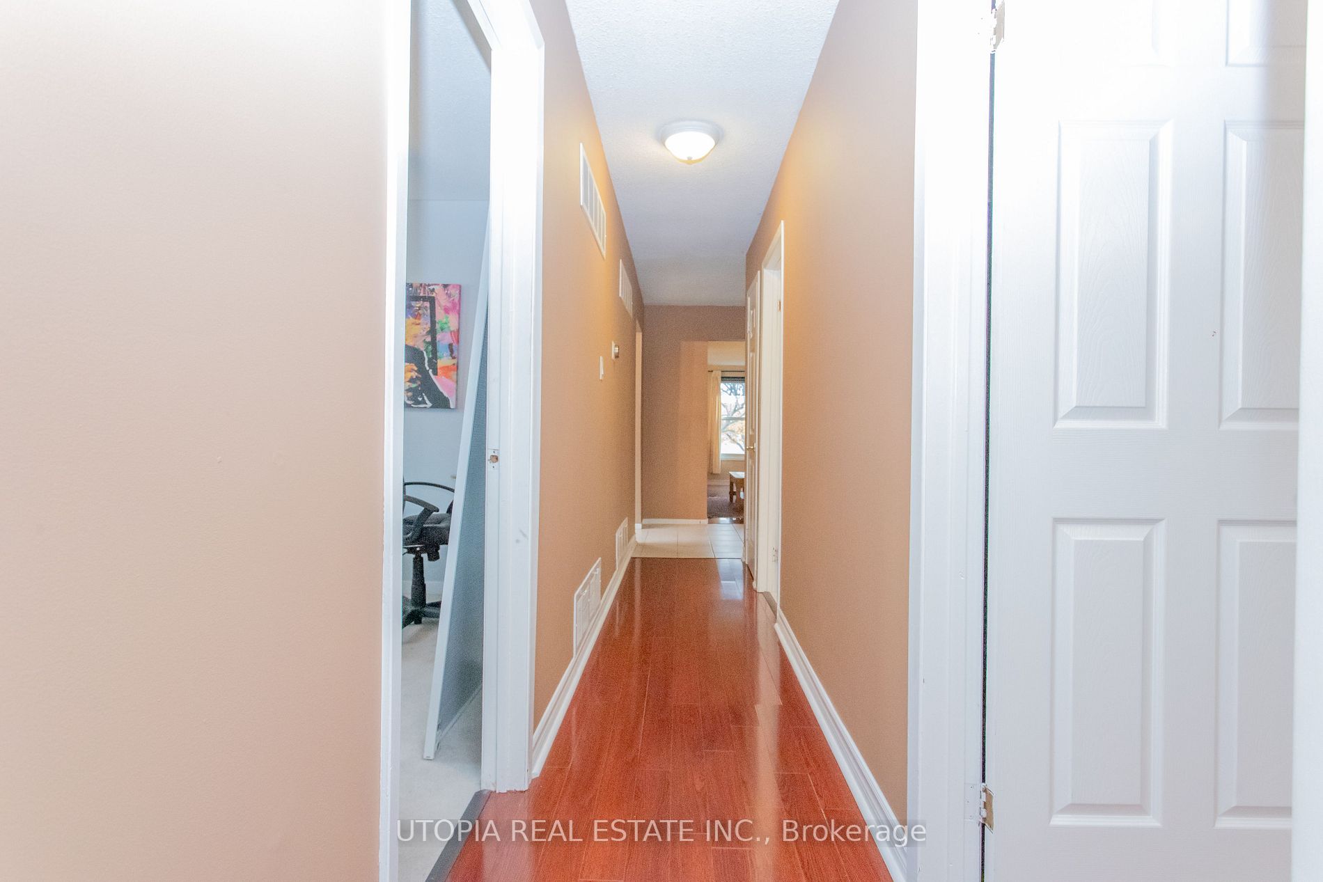 165 North Service Rd E
