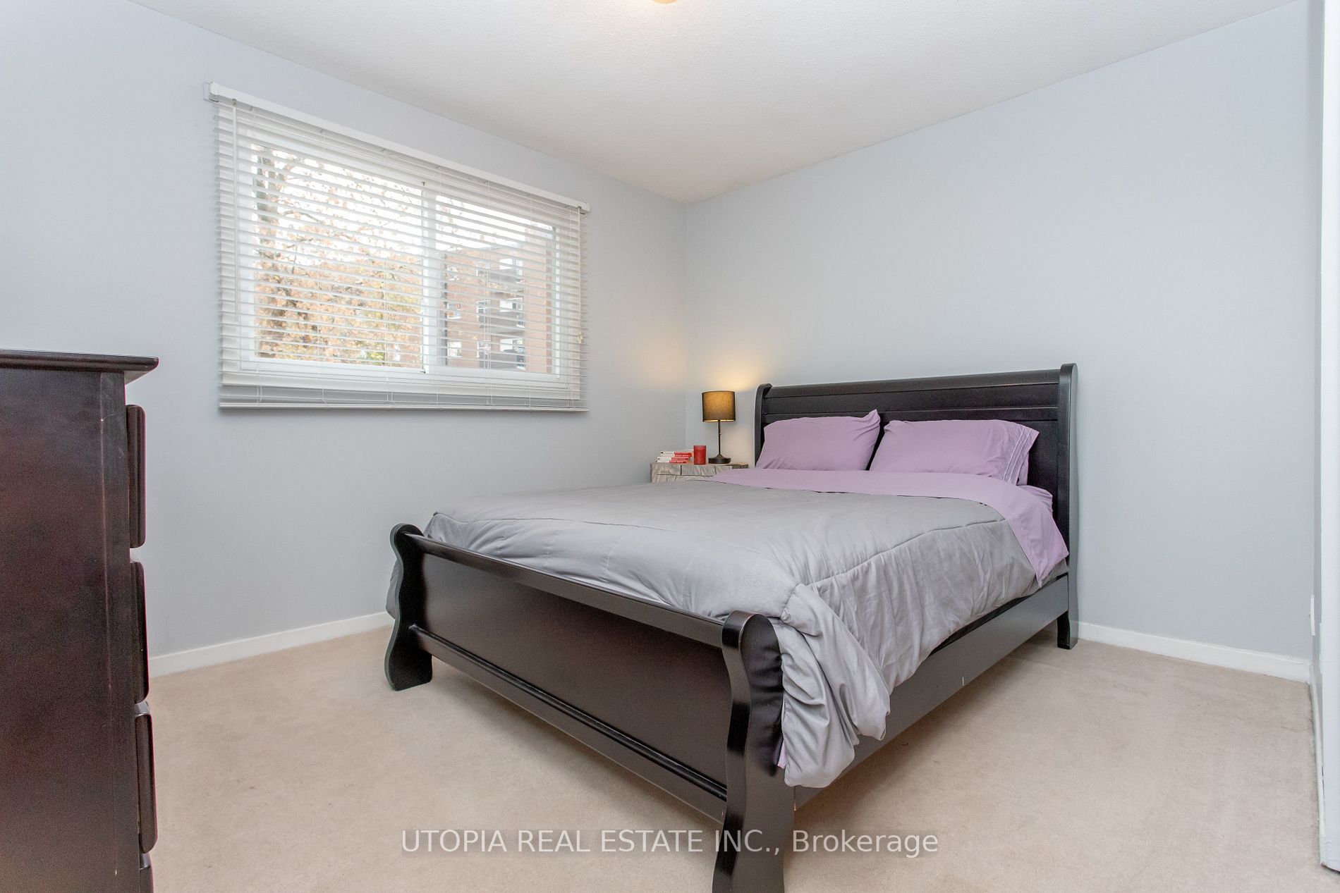 165 North Service Rd E
