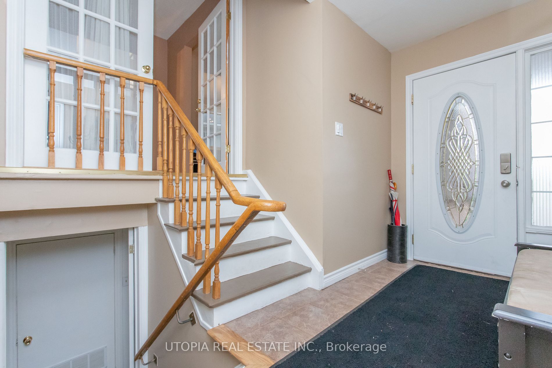 165 North Service Rd E