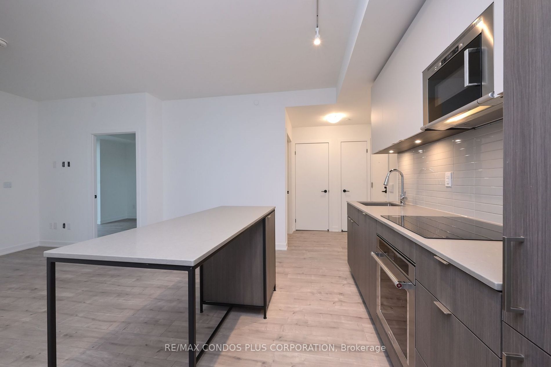 215 Lakeshore Rd W, #445