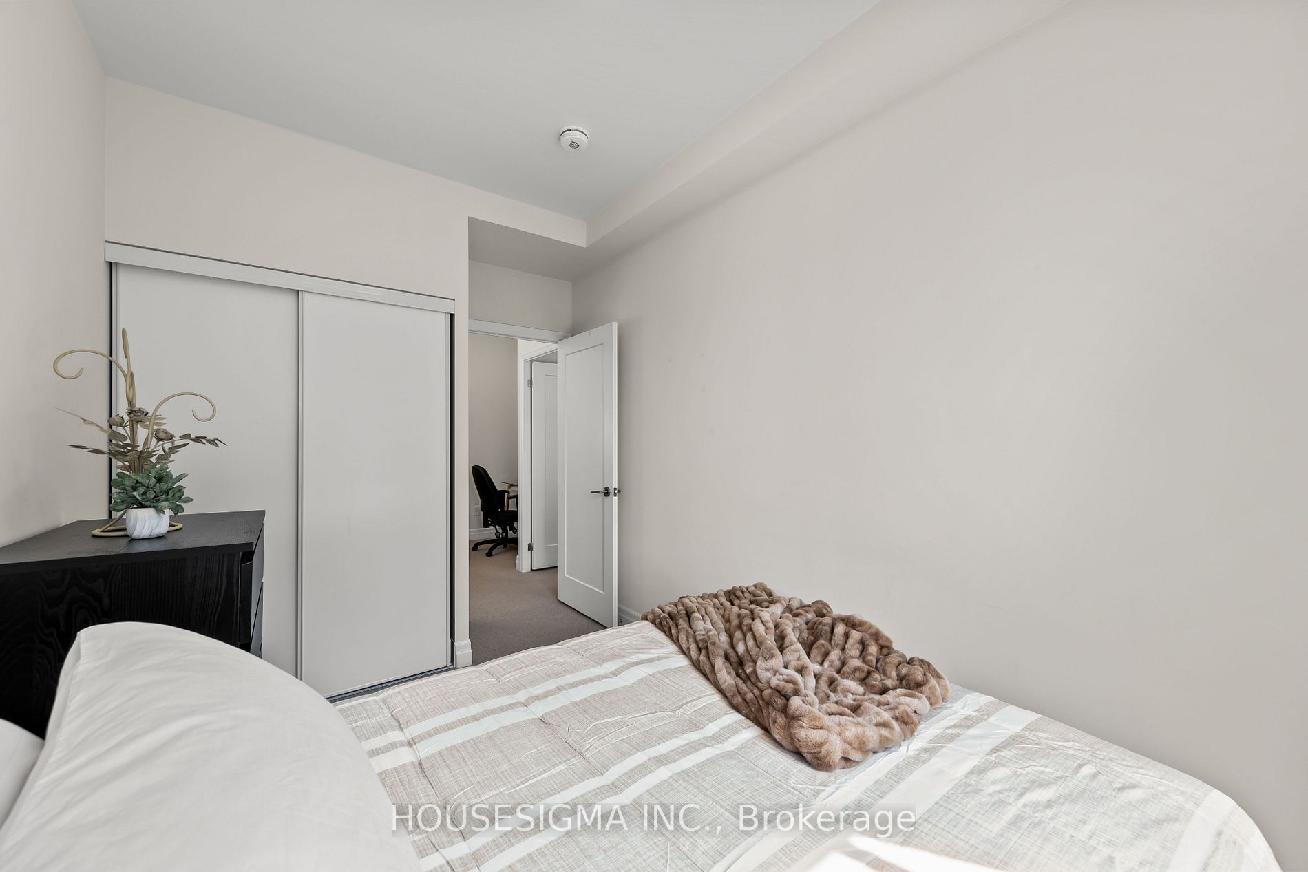 1190 Cawthra Rd, #602