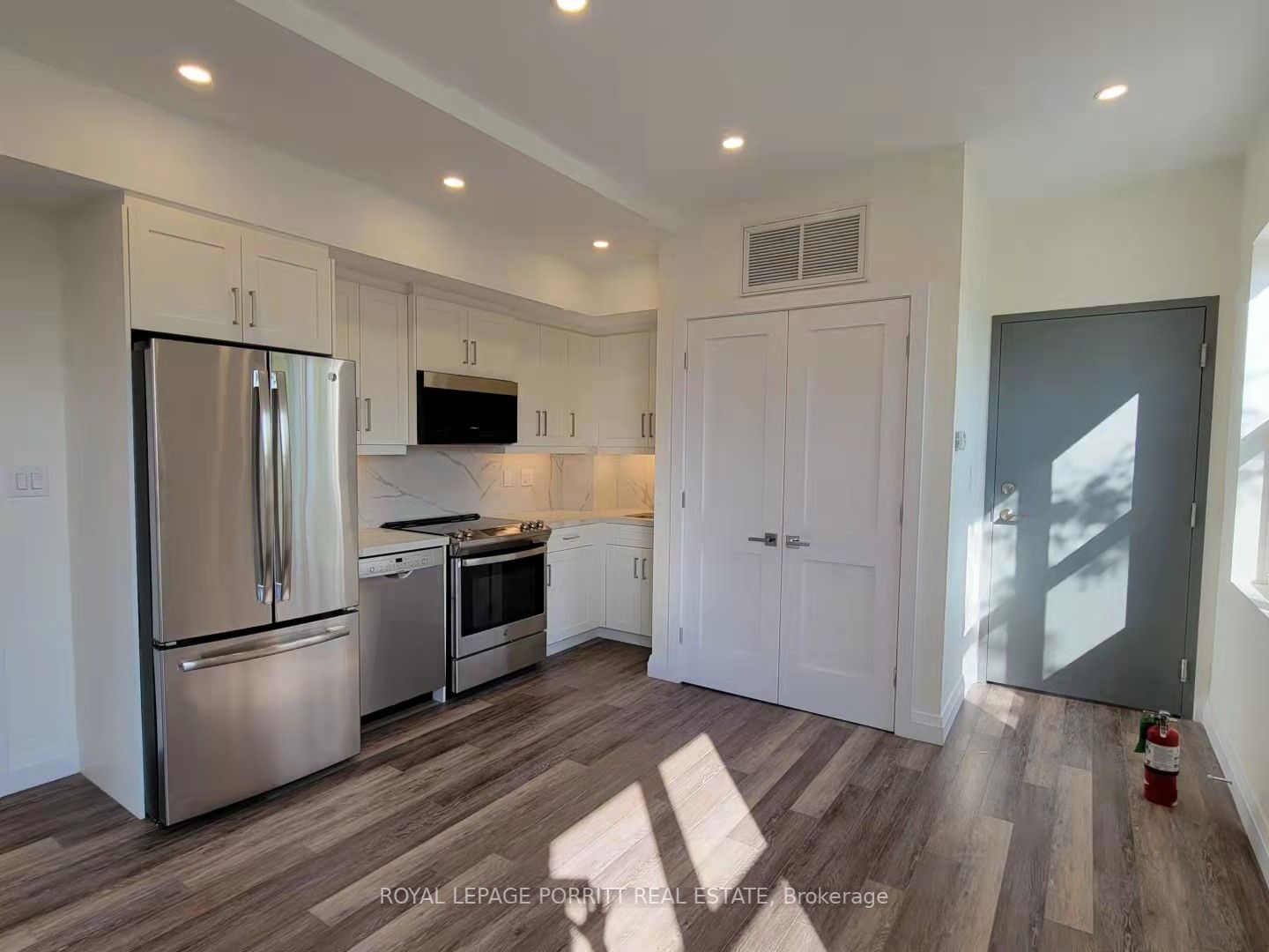 254 Armadale Ave, #6