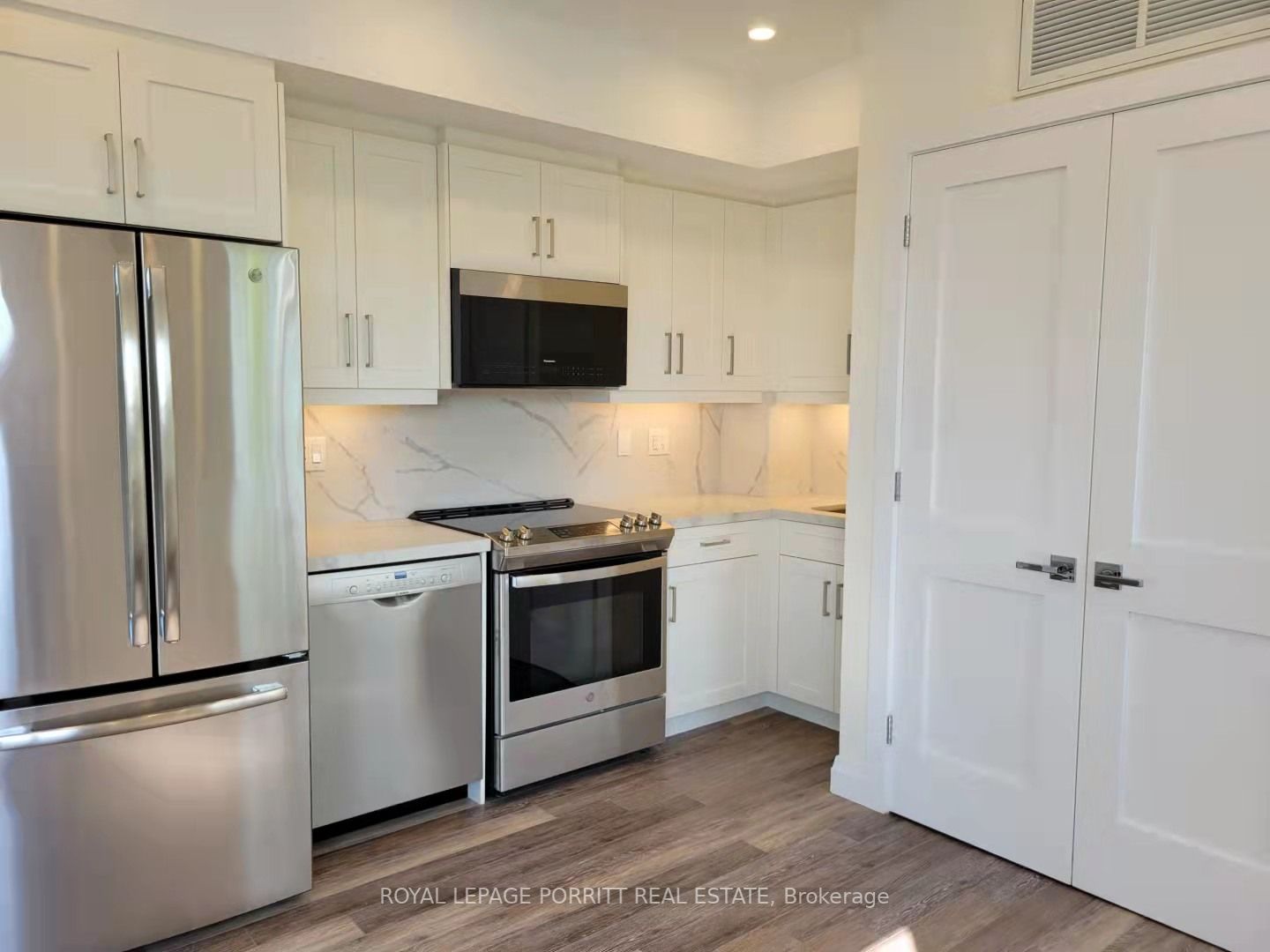 254 Armadale Ave, #6