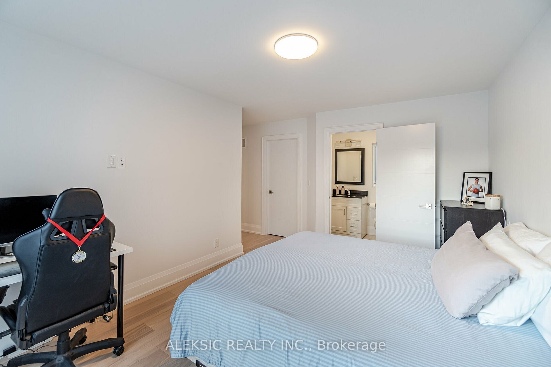 4 Eriksdale Rd