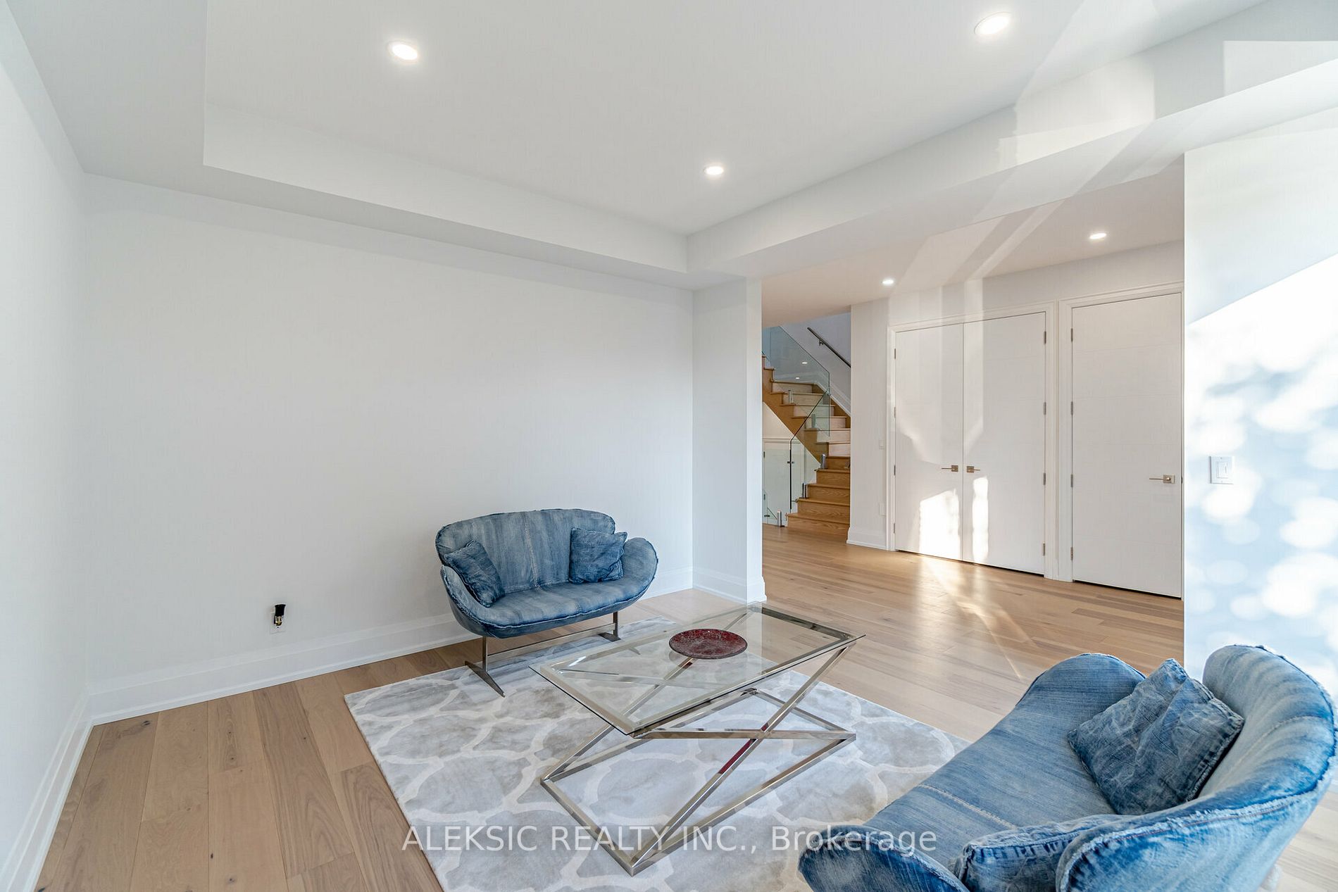 4 Eriksdale Rd